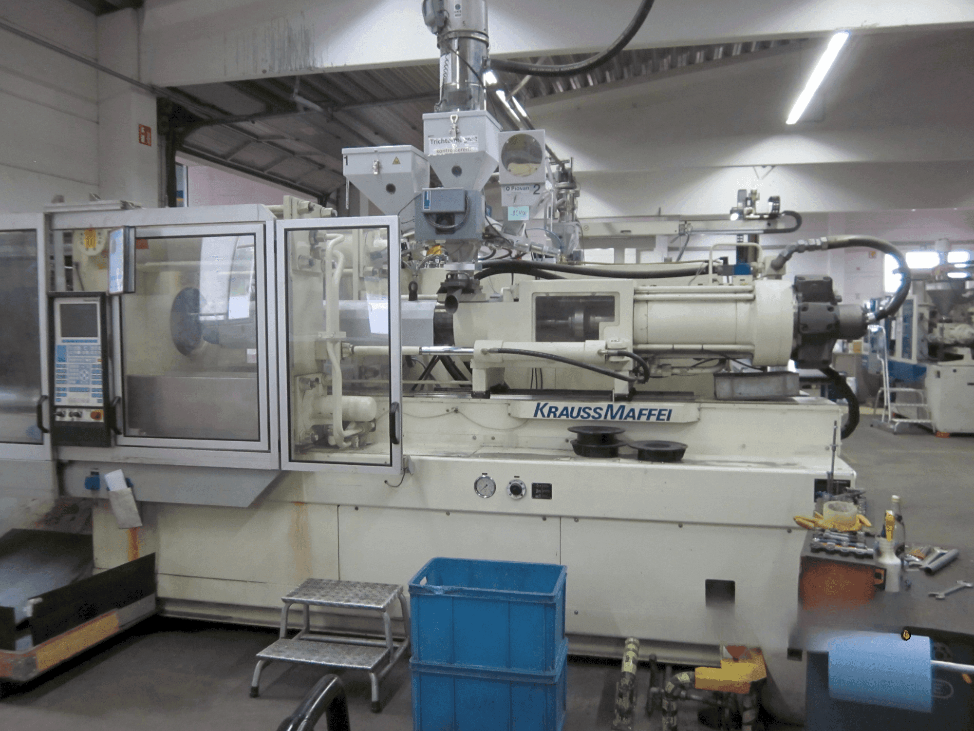 Prikaz  stroja Krauss Maffei 350-1900 C1  sprijeda