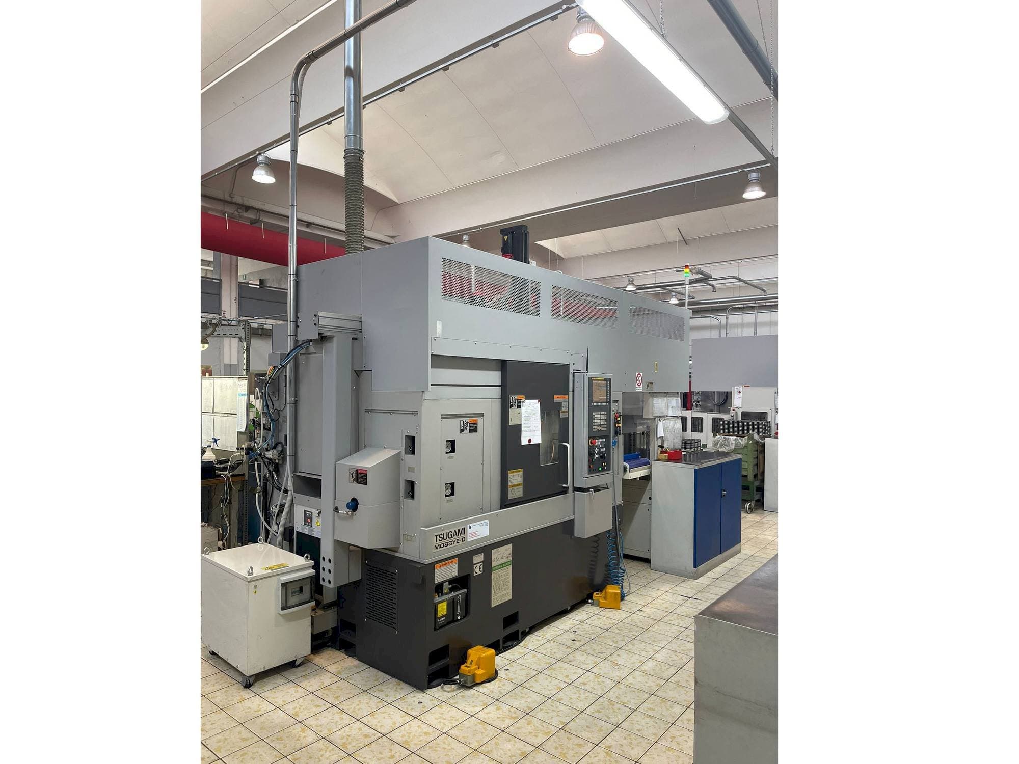 Prikaz  stroja TSUGAMI M08SYE-II  sprijeda