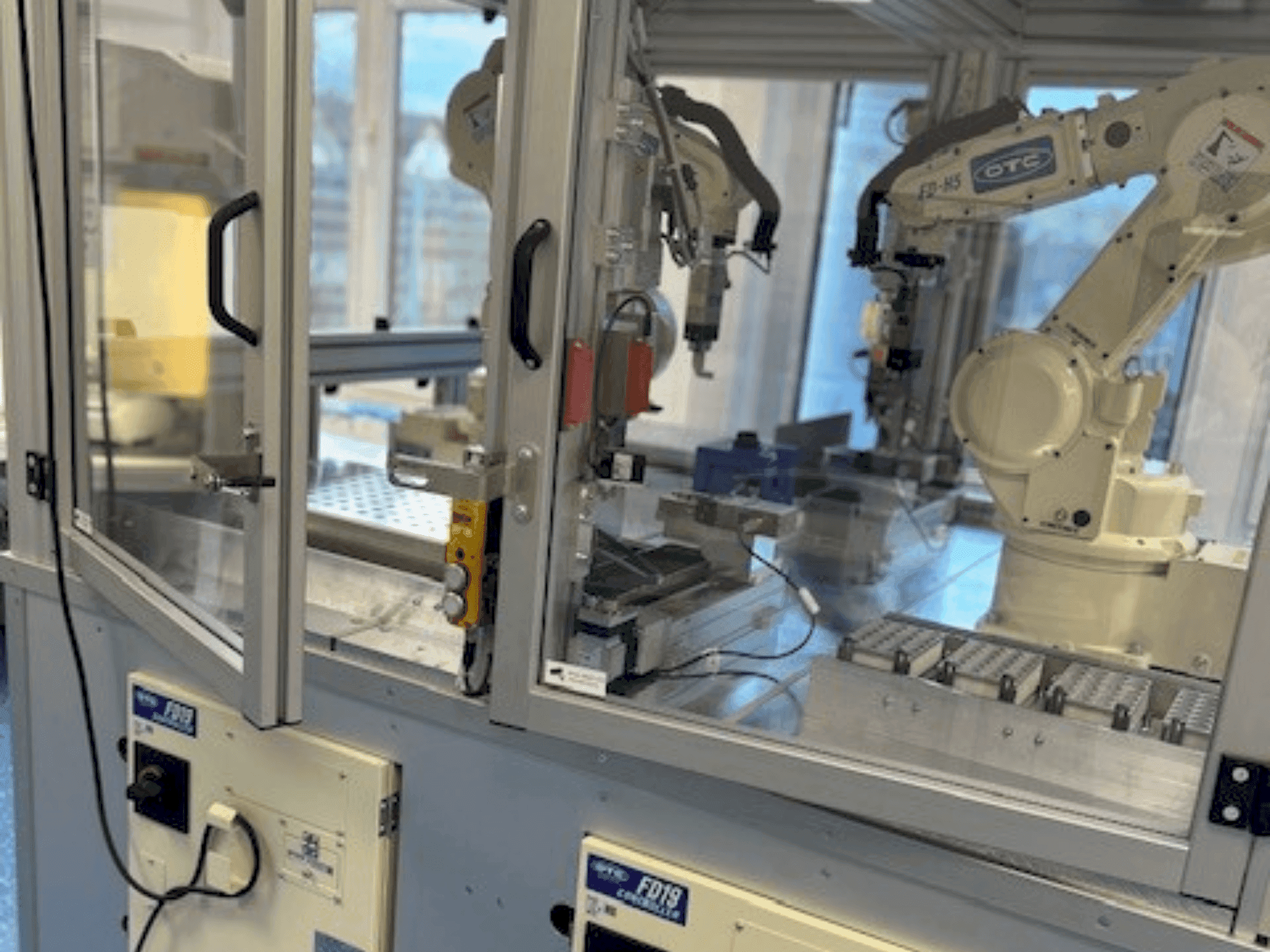 Prikaz  stroja OTC Daihen NH52-NEFC  sprijeda