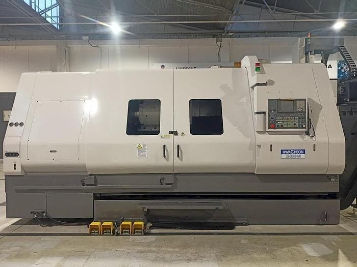 Prikaz  stroja HWACHEON HI-ECO 45  sprijeda