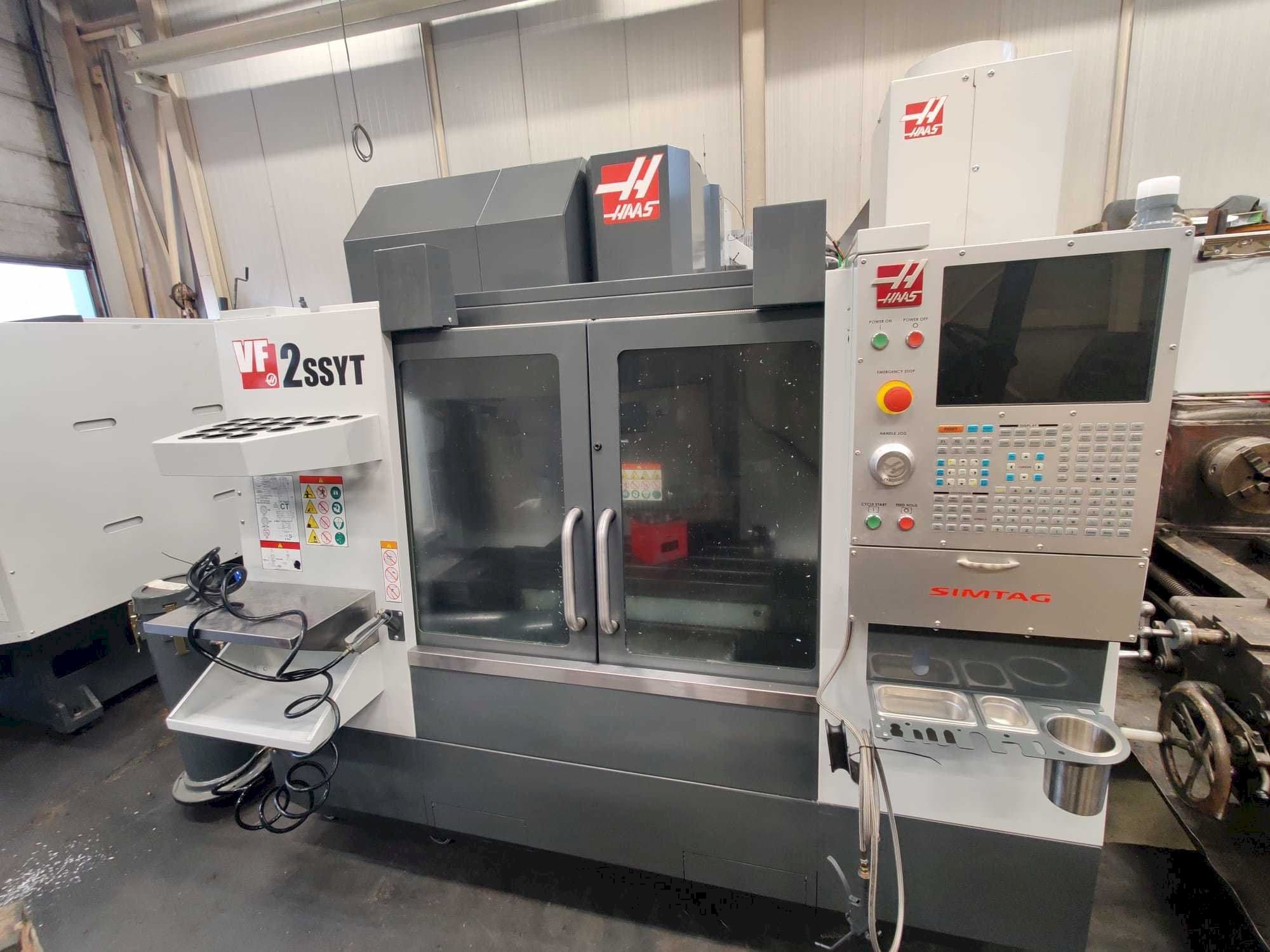 Prikaz  stroja HAAS VF-2SSYT  sprijeda