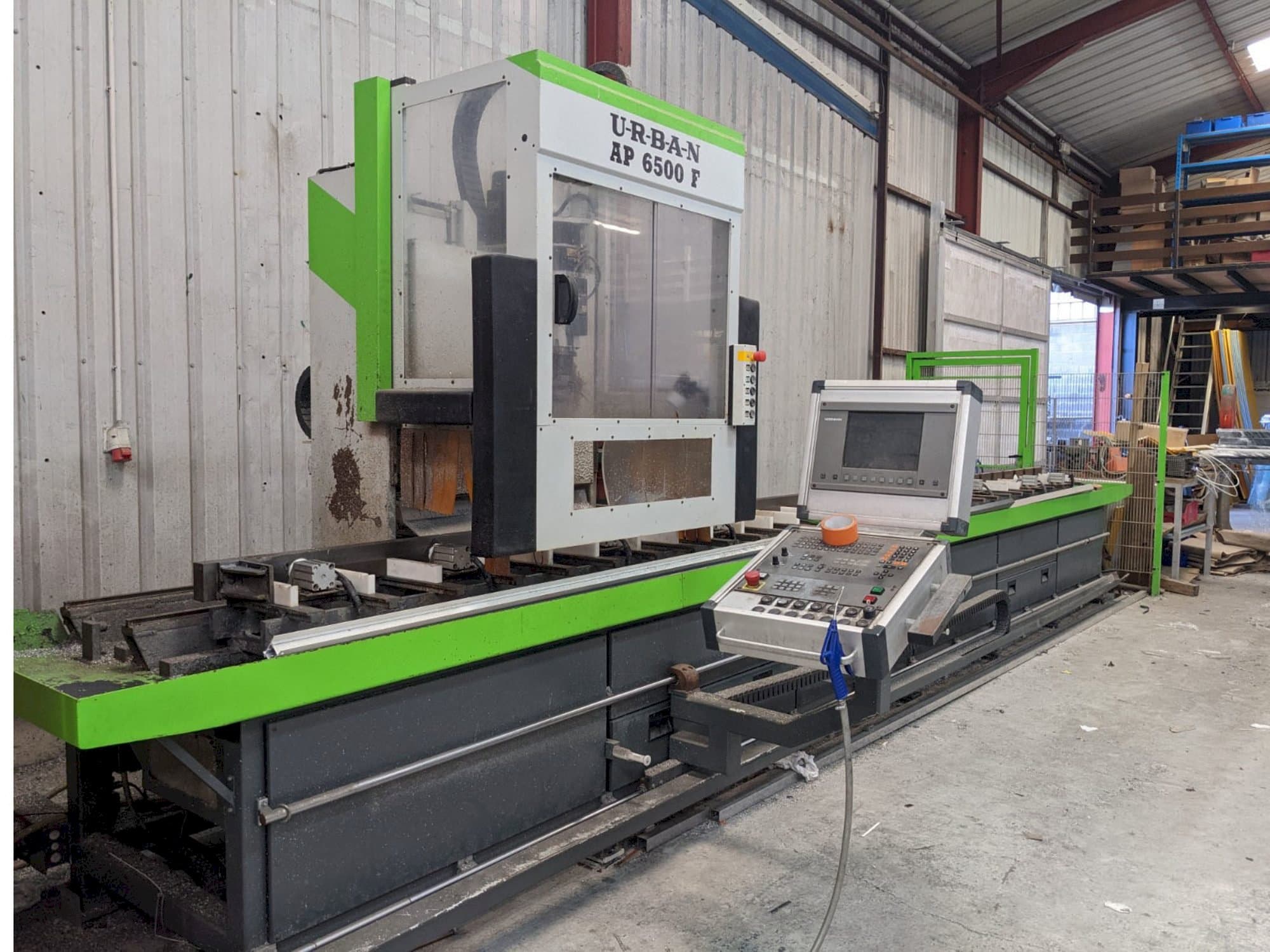 Prikaz  stroja URBAN AP6500  sprijeda