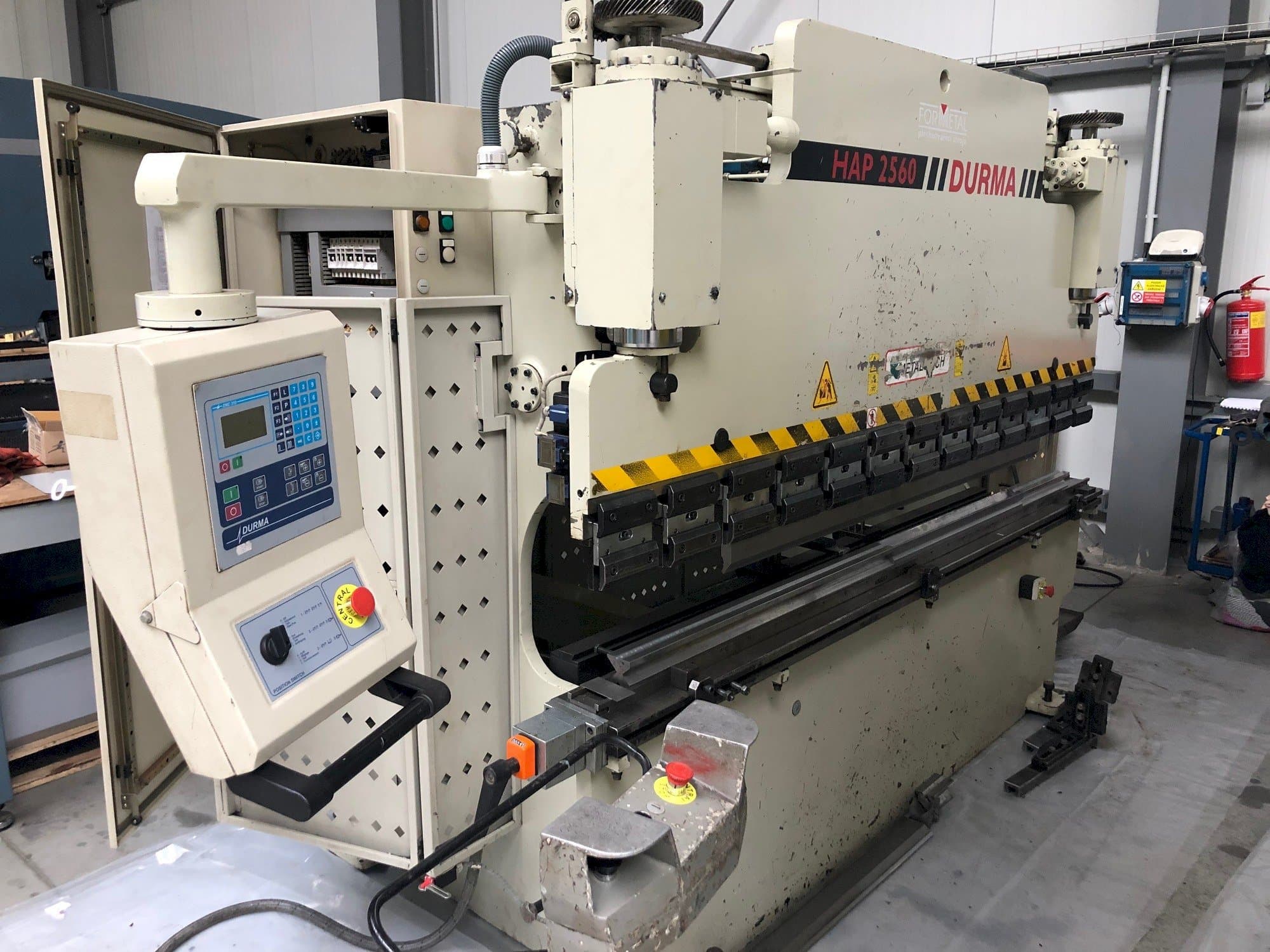 Prikaz  stroja Durma HAP 2560  sprijeda