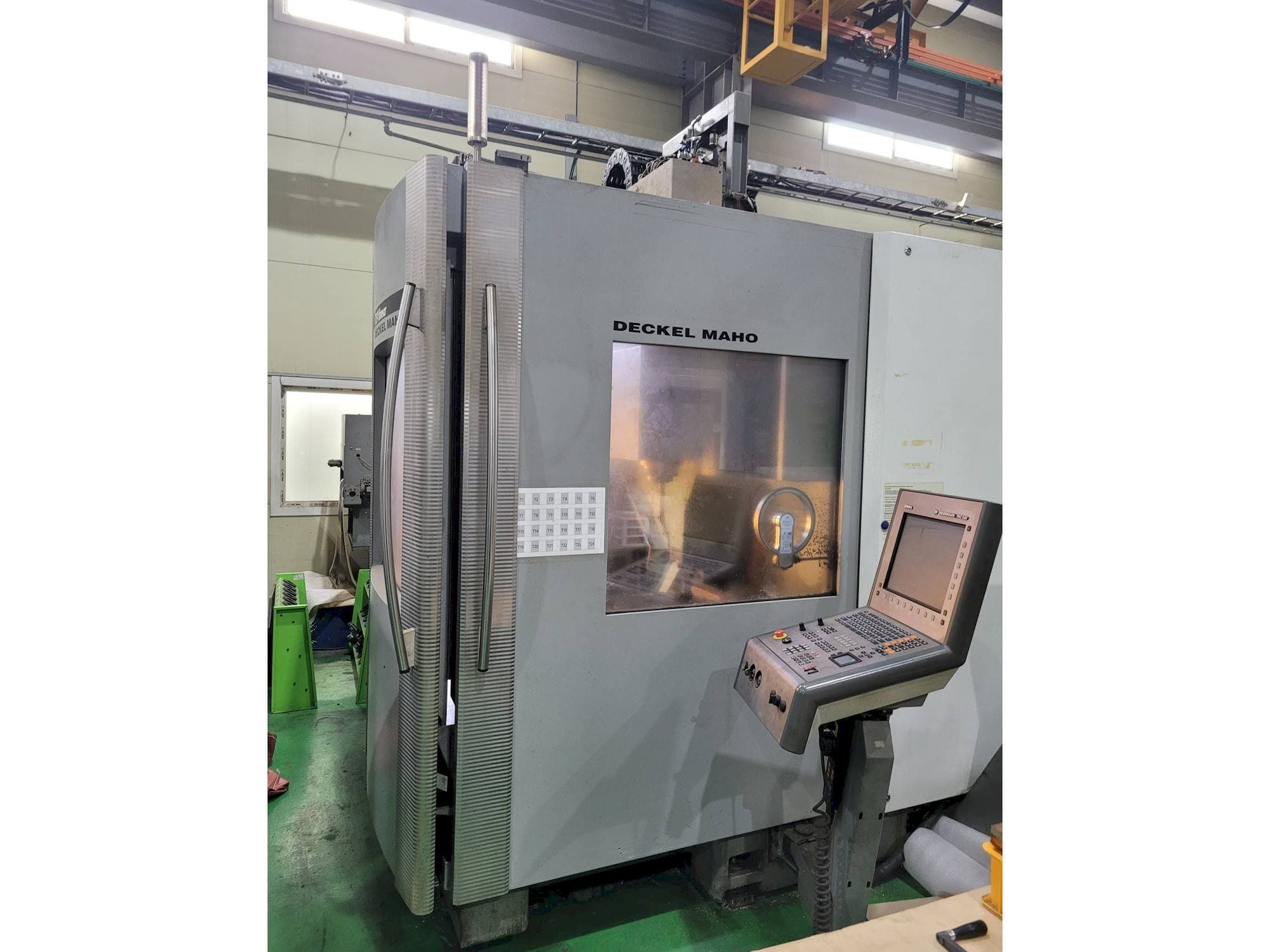 Prikaz  stroja DECKEL MAHO DMC 75 Linear  sprijeda