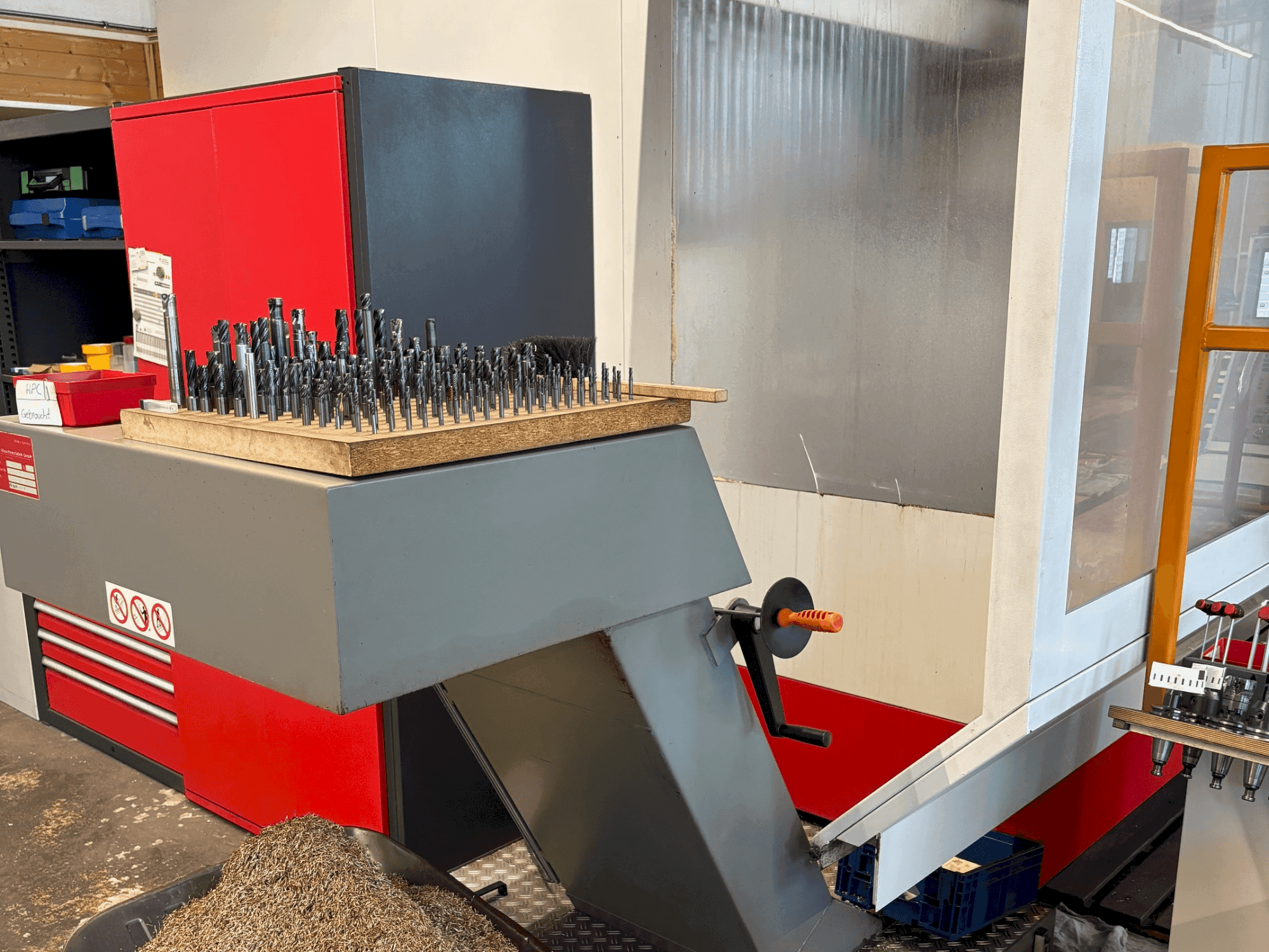 Prikaz  stroja HERMLE U1130  sprijeda