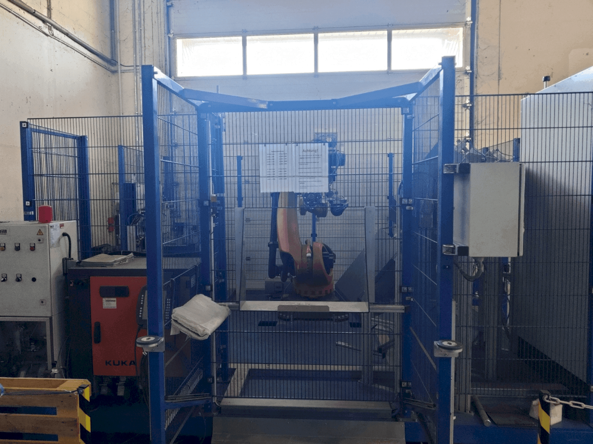 Prikaz  stroja KUKA KR 120 R 2500 pro  sprijeda