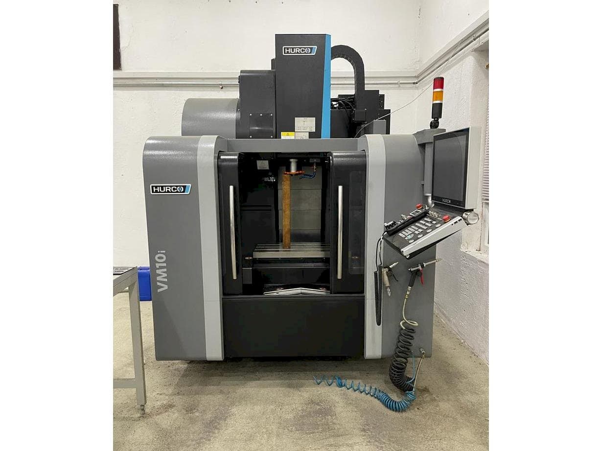 Prikaz  stroja Hurco VM 10 i  sprijeda