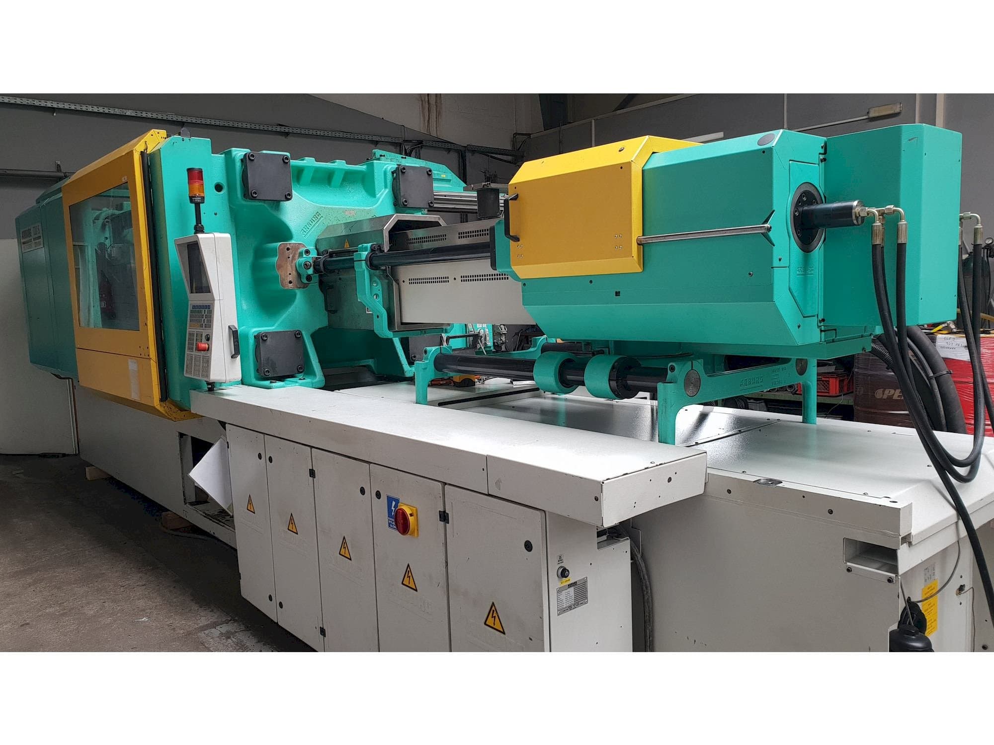 Prikaz  stroja Arburg Multilift H 720 - 3200 - 1300  sprijeda