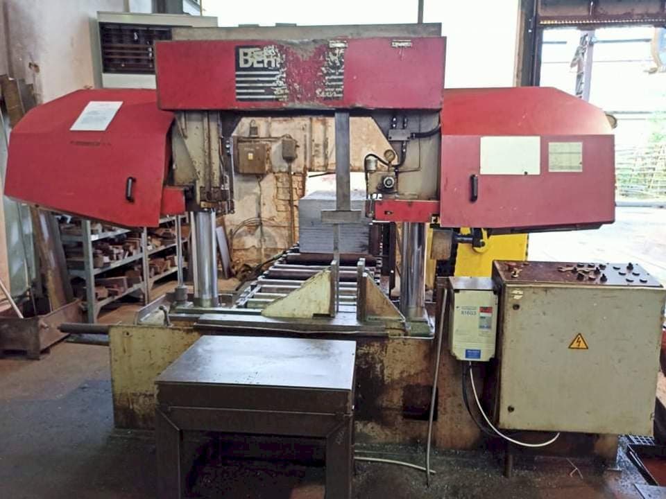 Prikaz  stroja Behringer HBP 530  sprijeda