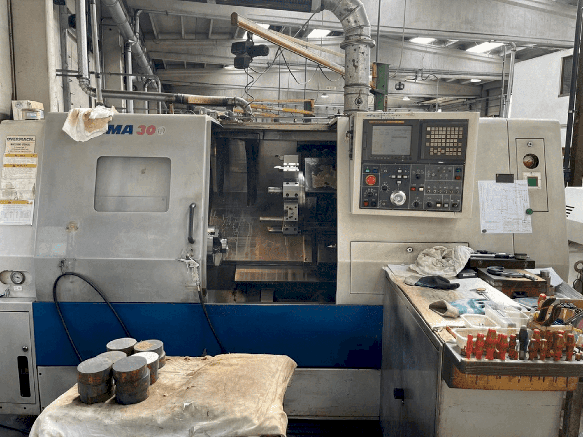 Prikaz  stroja DAEWOO PUMA 300B  sprijeda