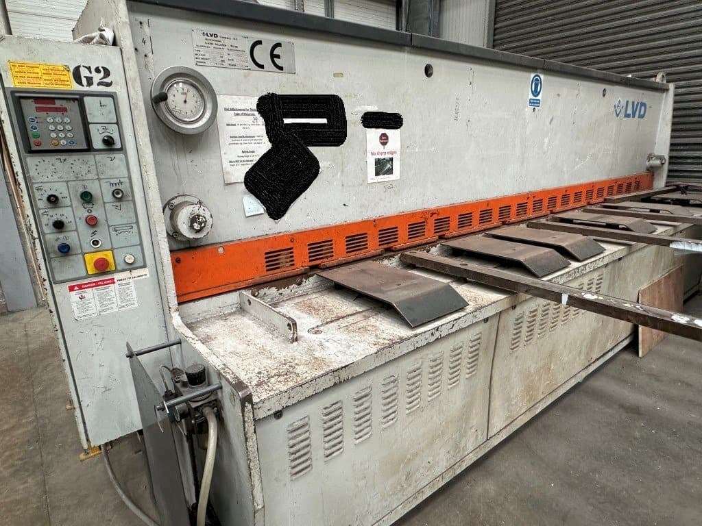 Prikaz  stroja LVD HST-C 40/6  sprijeda