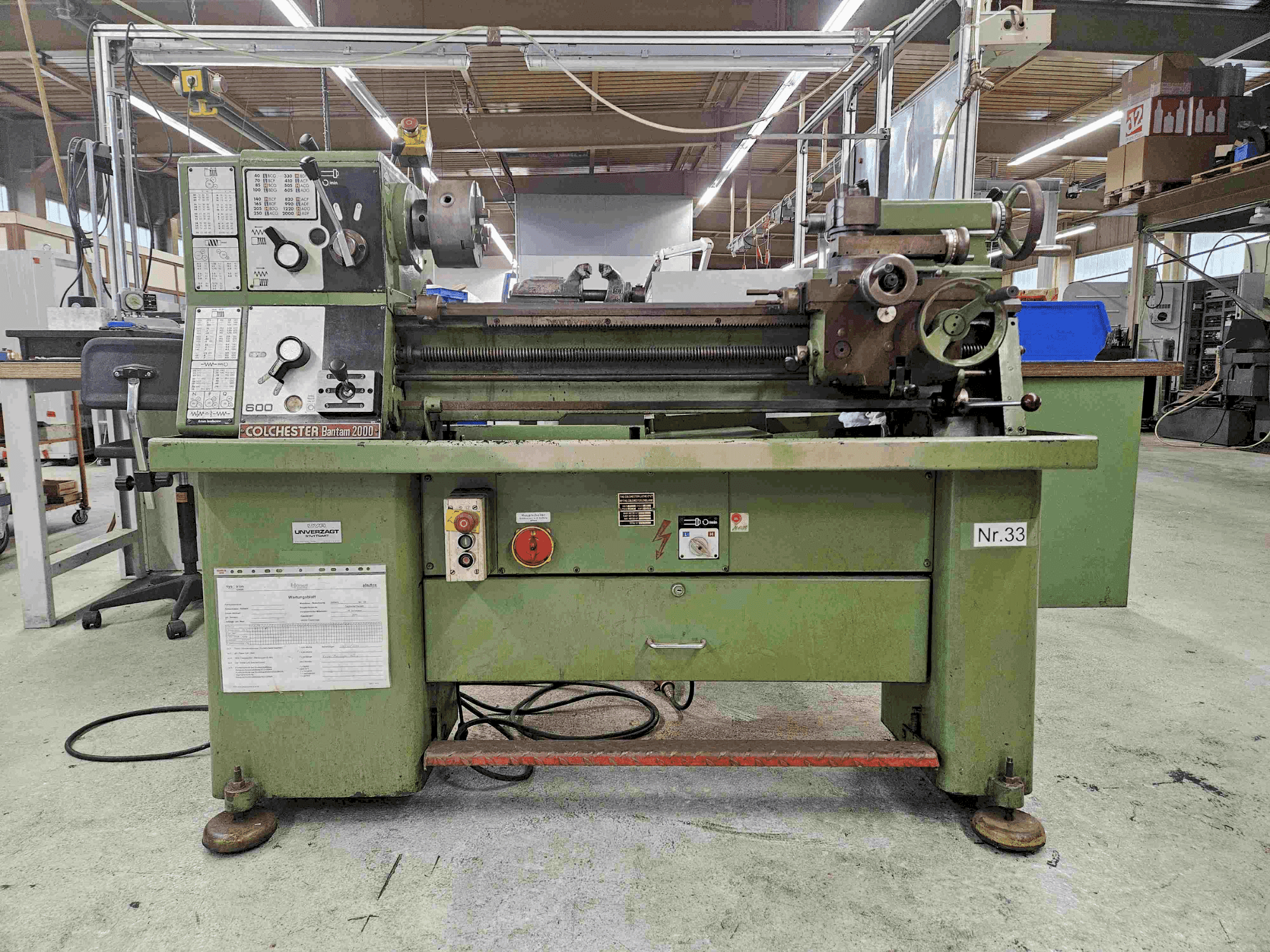 Prikaz  stroja Colchester Bantam 2000  sprijeda