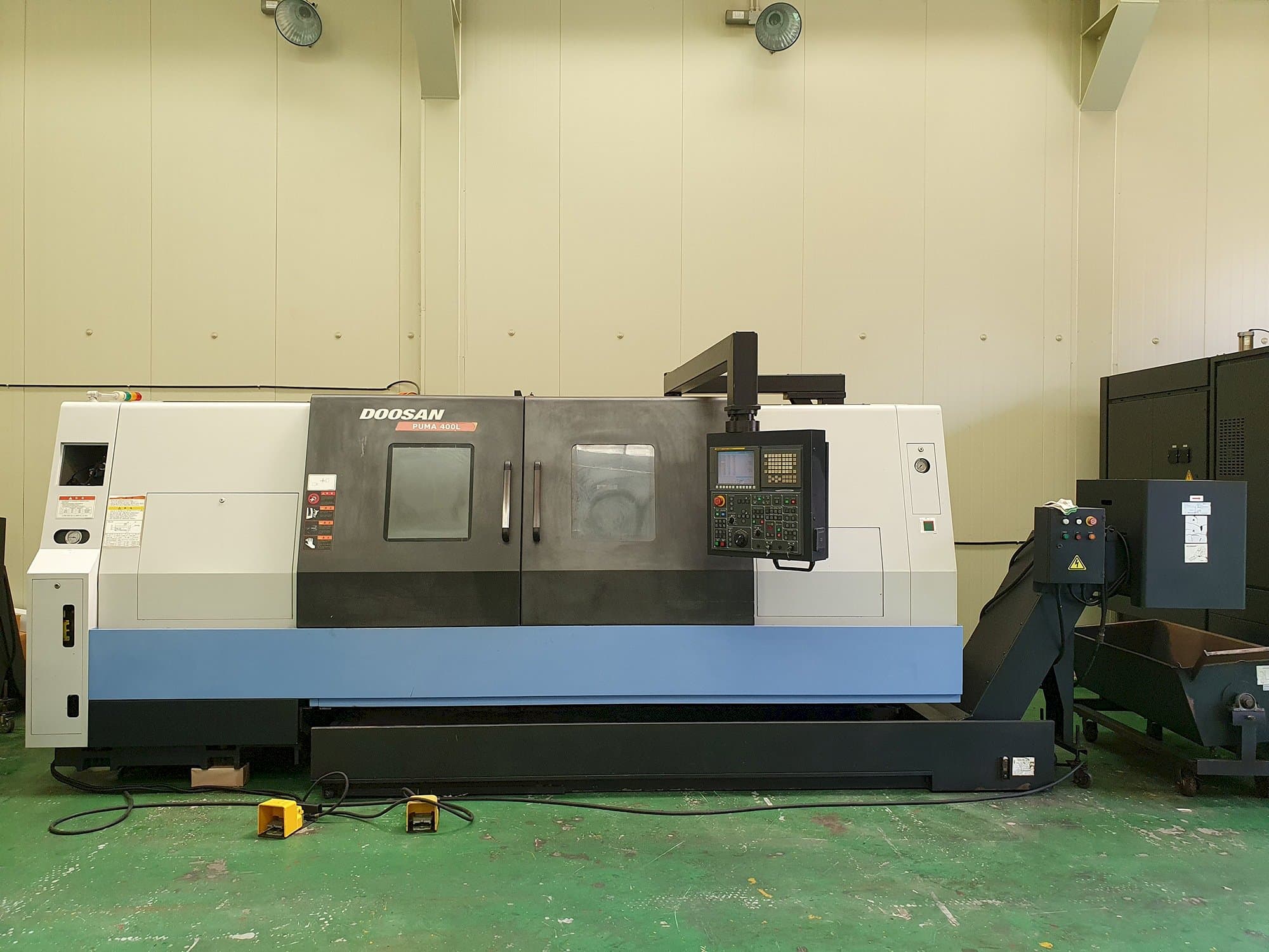 Prikaz  stroja Doosan PUMA 400LB  sprijeda