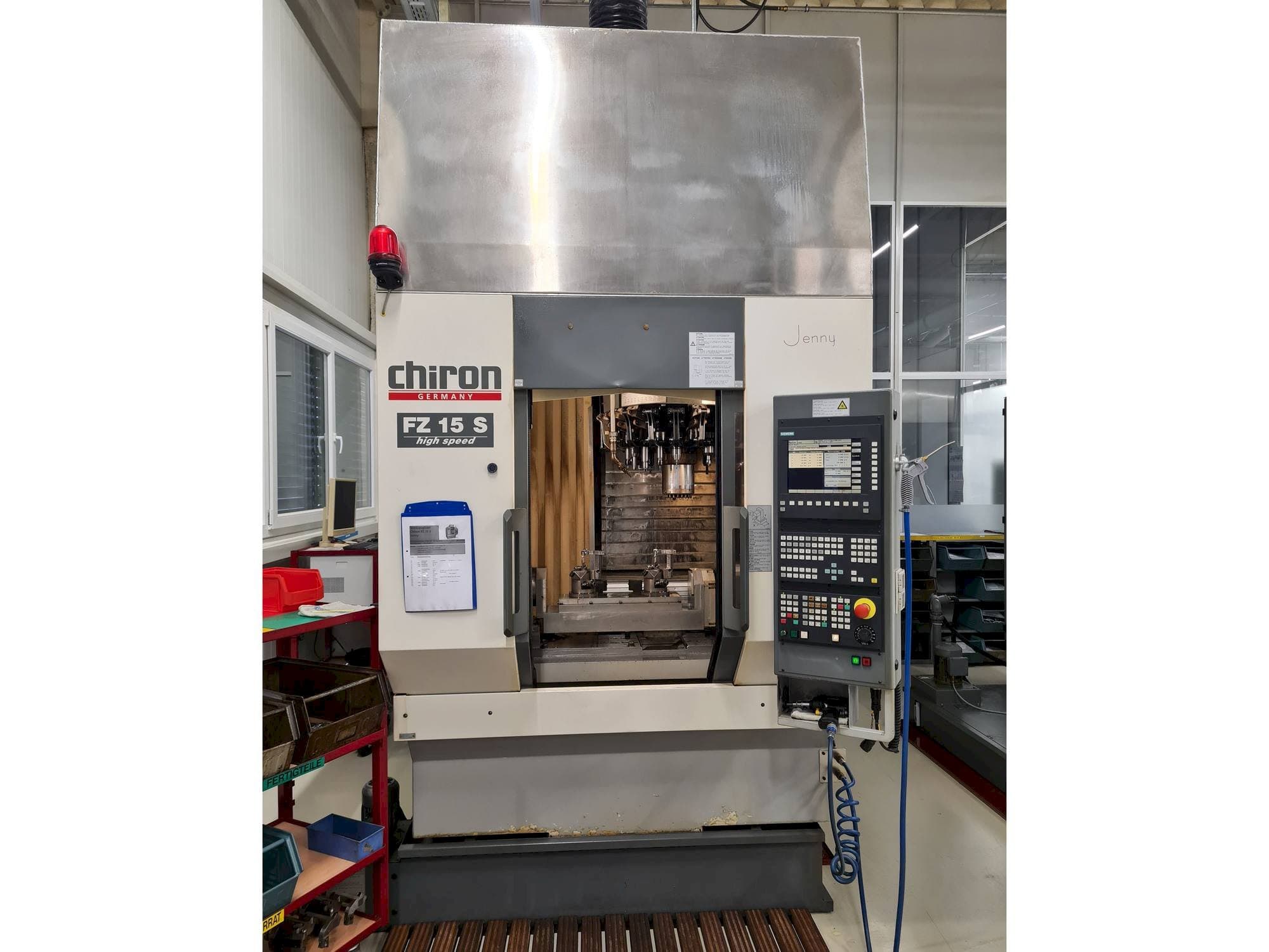 Prikaz  stroja CHIRON FZ 15 S  sprijeda