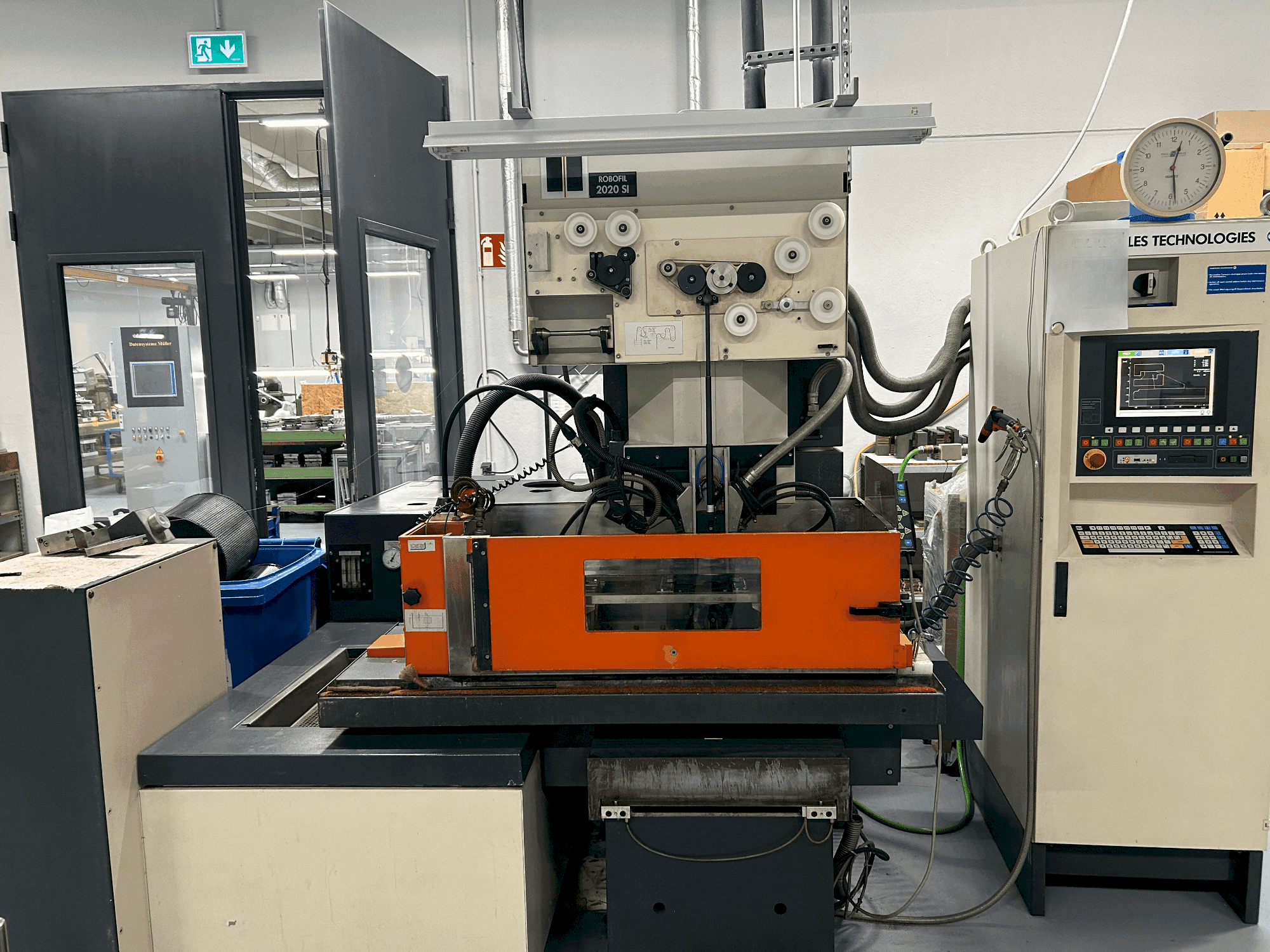 Prikaz  stroja CHARMILLES ROBOFIL 2020 SI  sprijeda