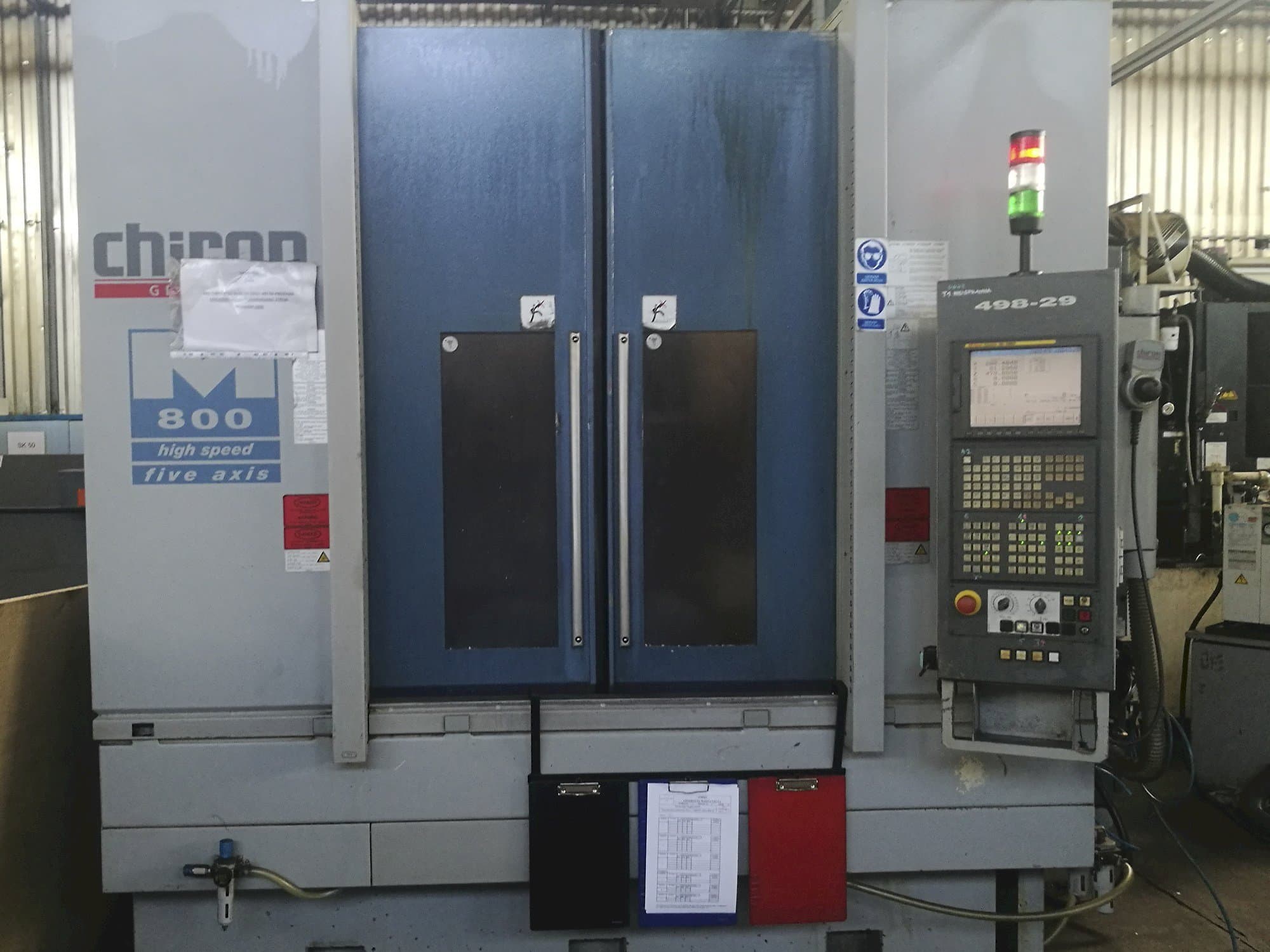 Prikaz  stroja CHIRON MILL 800 sprijeda