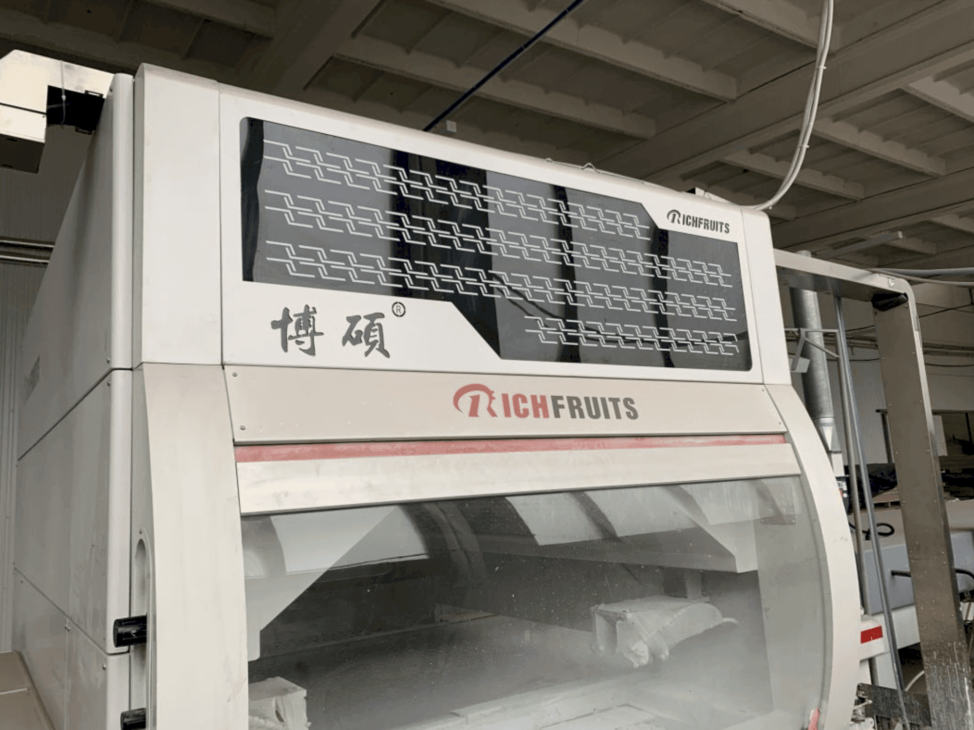 Prikaz  stroja GIARDINA RICHFRUITS / NEOMEC / KREMLIN Painting Line  sprijeda