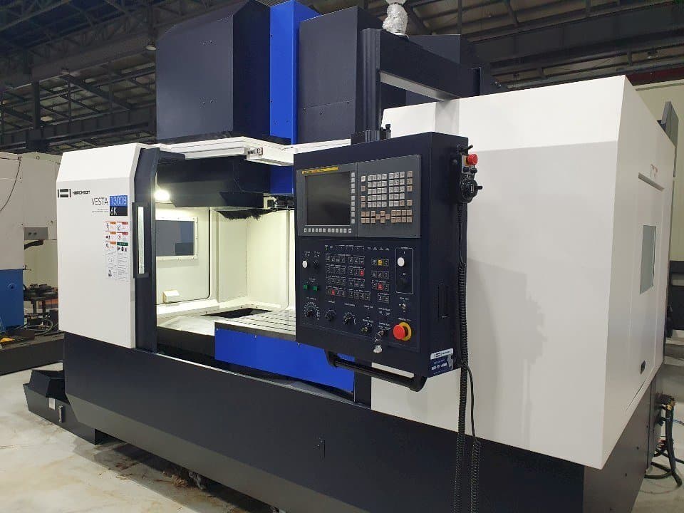 Prikaz  stroja HWACHEON VESTA-1300B  sprijeda