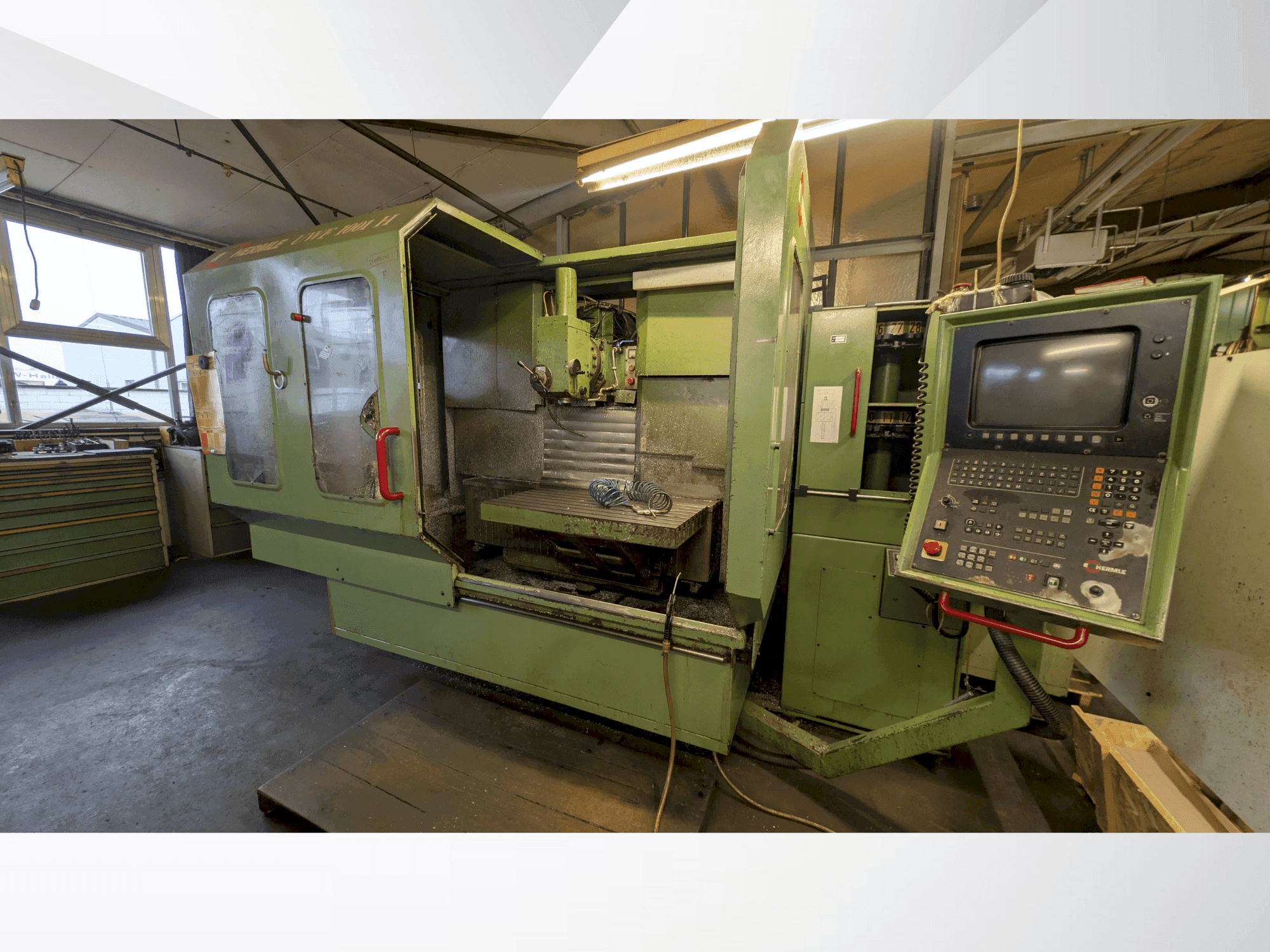 Prikaz  stroja HERMLE 1001  sprijeda