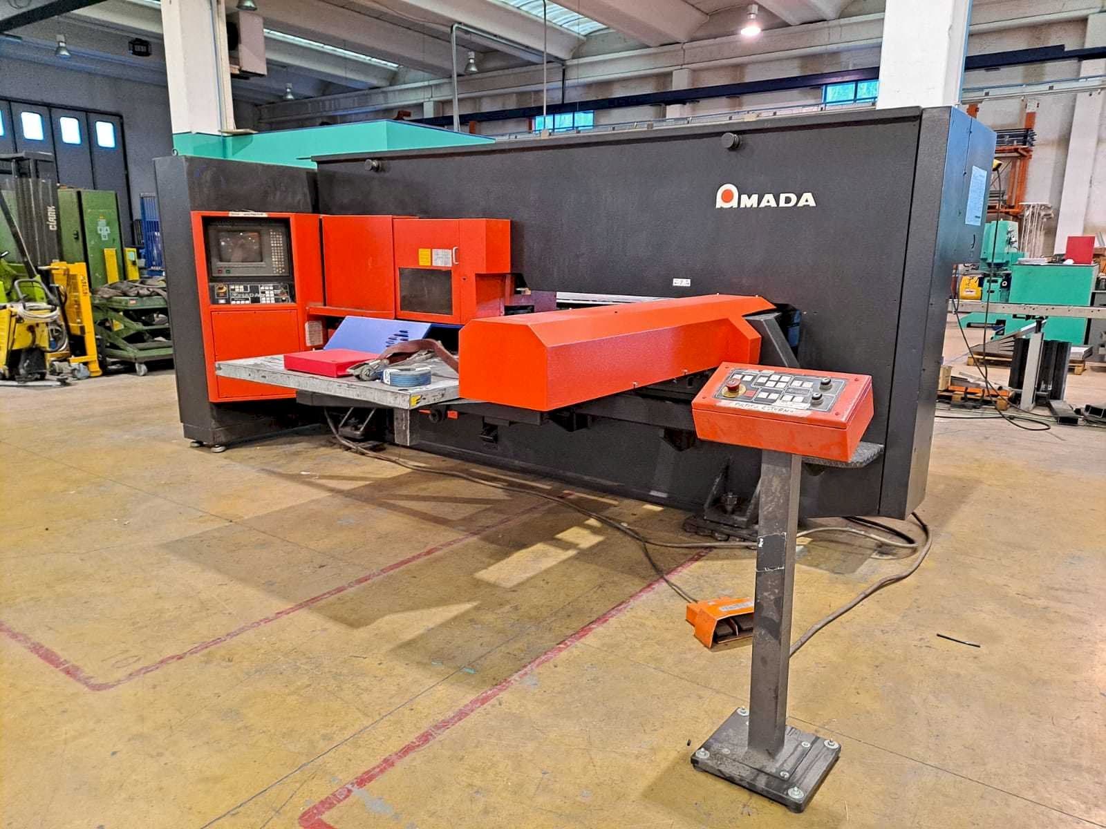 Prikaz  stroja AMADA ARCADE 212  sprijeda