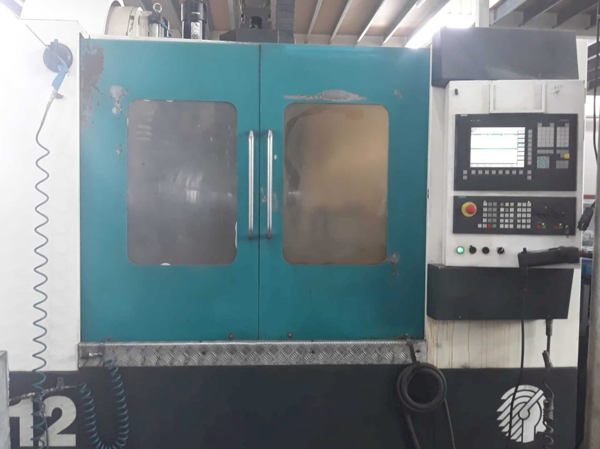 Prikaz  stroja Huron VX12  sprijeda