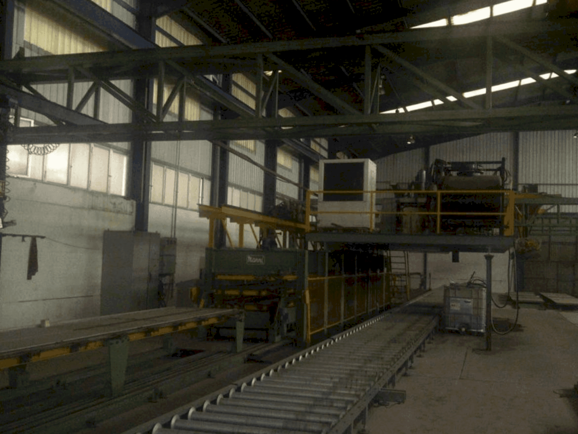 Prikaz  stroja MANNI Sandwich Panel Production Line  sprijeda