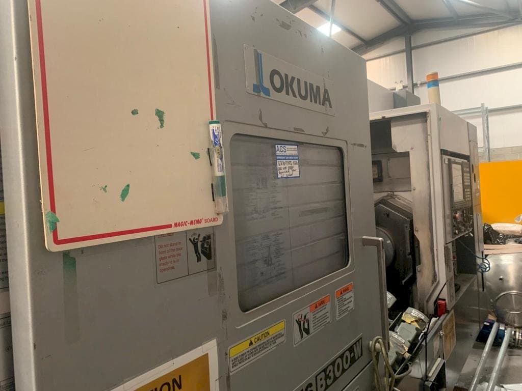 Prikaz  stroja Okuma Multus B-300W  sprijeda