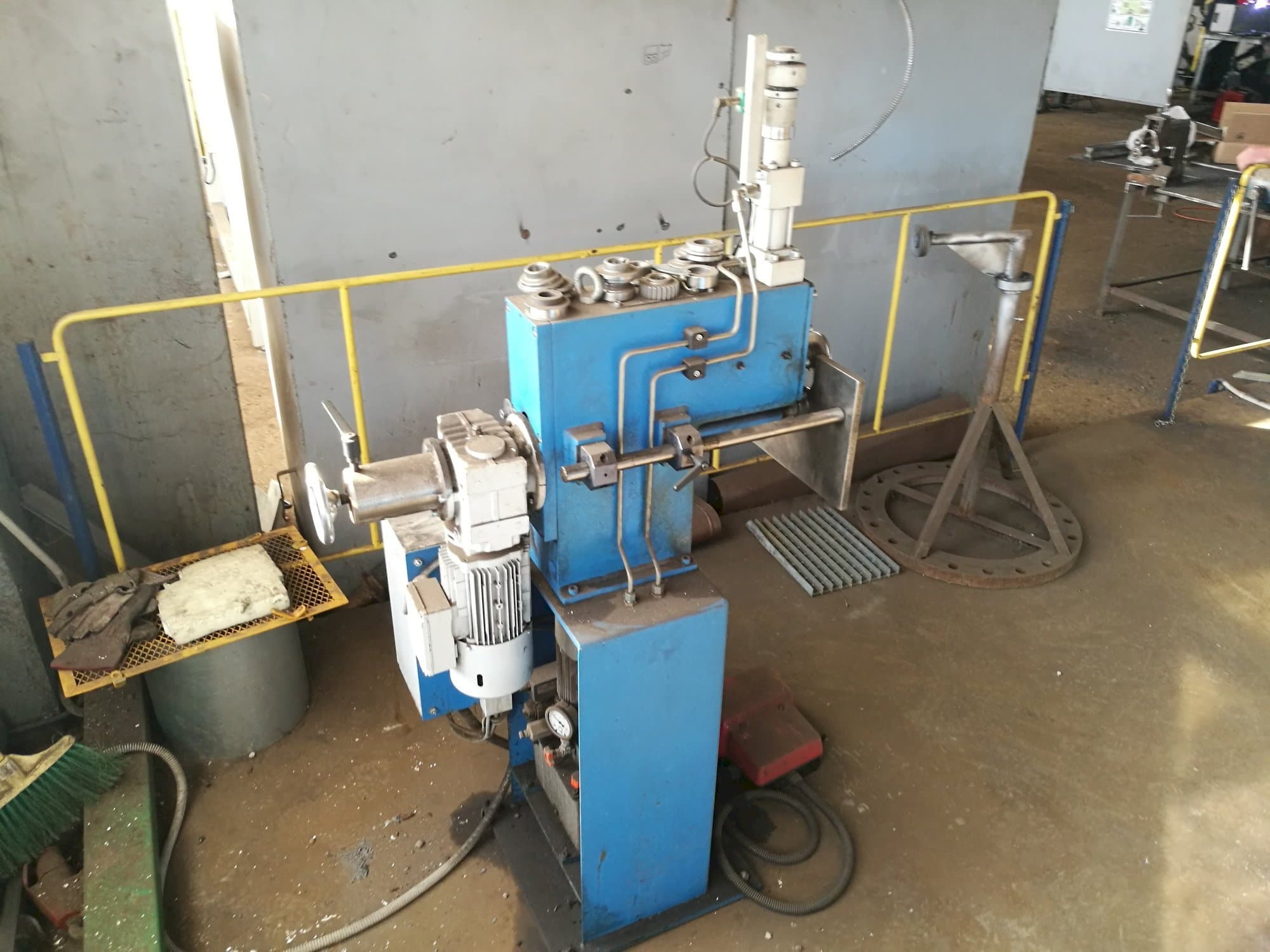 Prikaz  stroja SPIRO SME 63  sprijeda