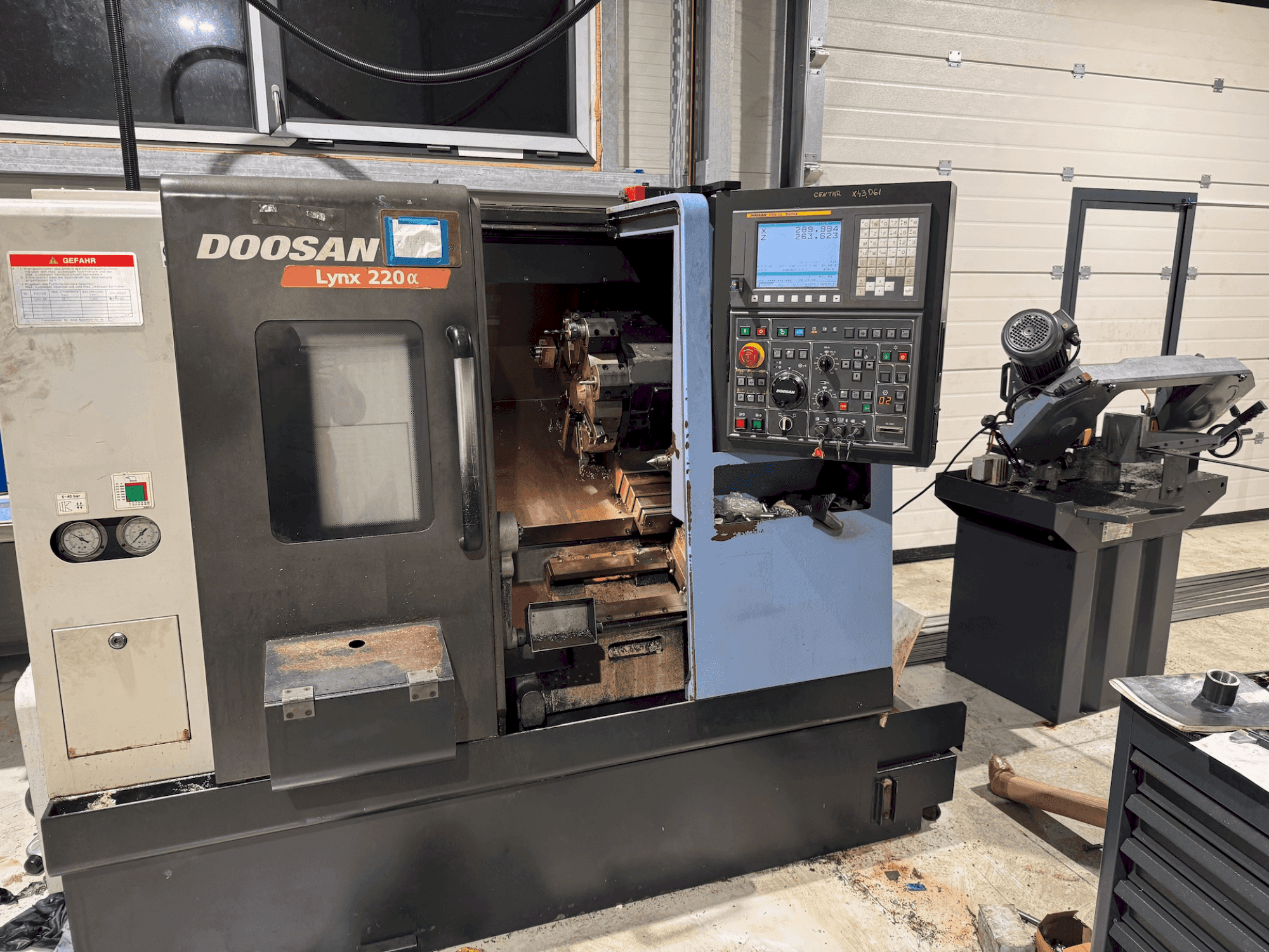 Prikaz  stroja DOOSAN Lynx 220 Alpha  sprijeda