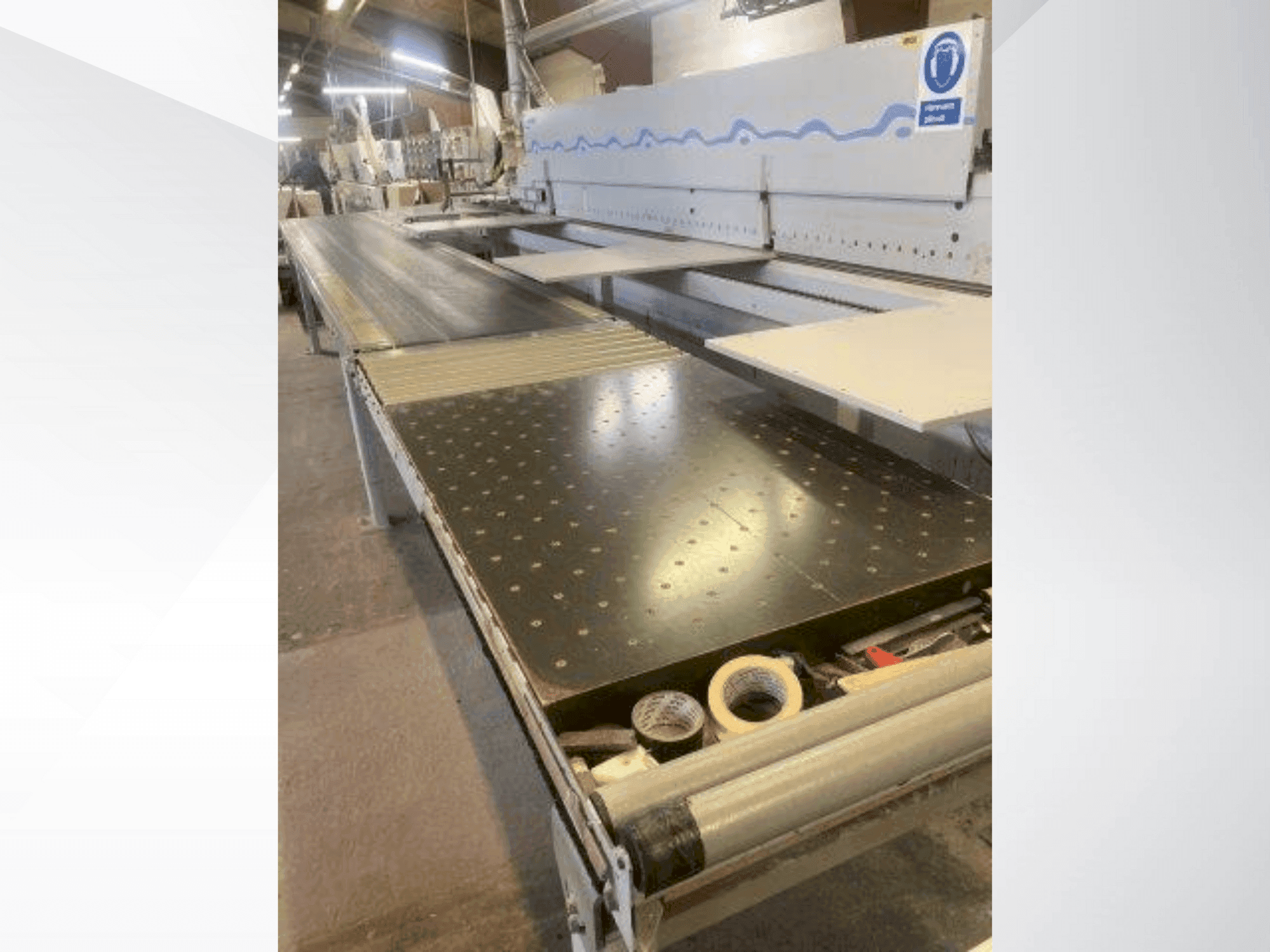 Prikaz  stroja BRANDT Ambition 1660 FGC  sprijeda