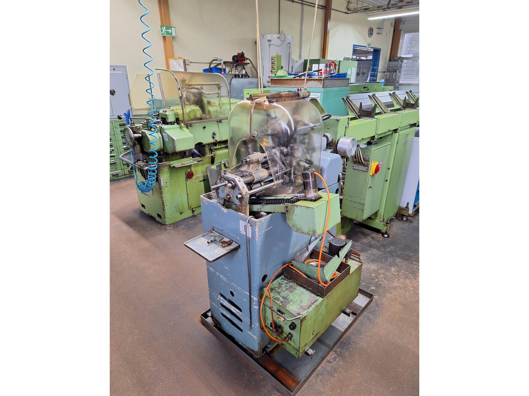 Prikaz lijeve strane stroja TRAUB A25