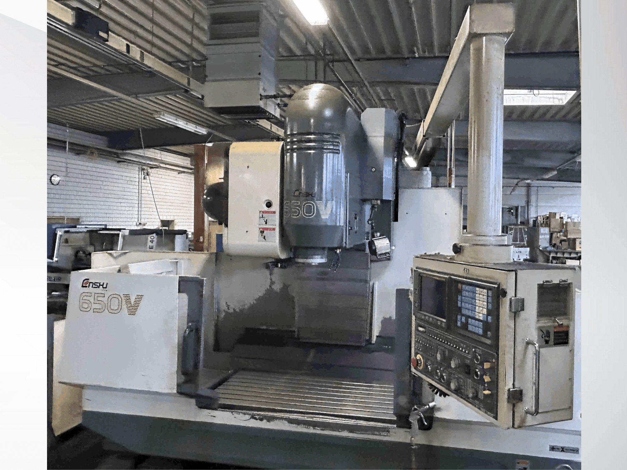 Prikaz  stroja Enshu 650 V  sprijeda