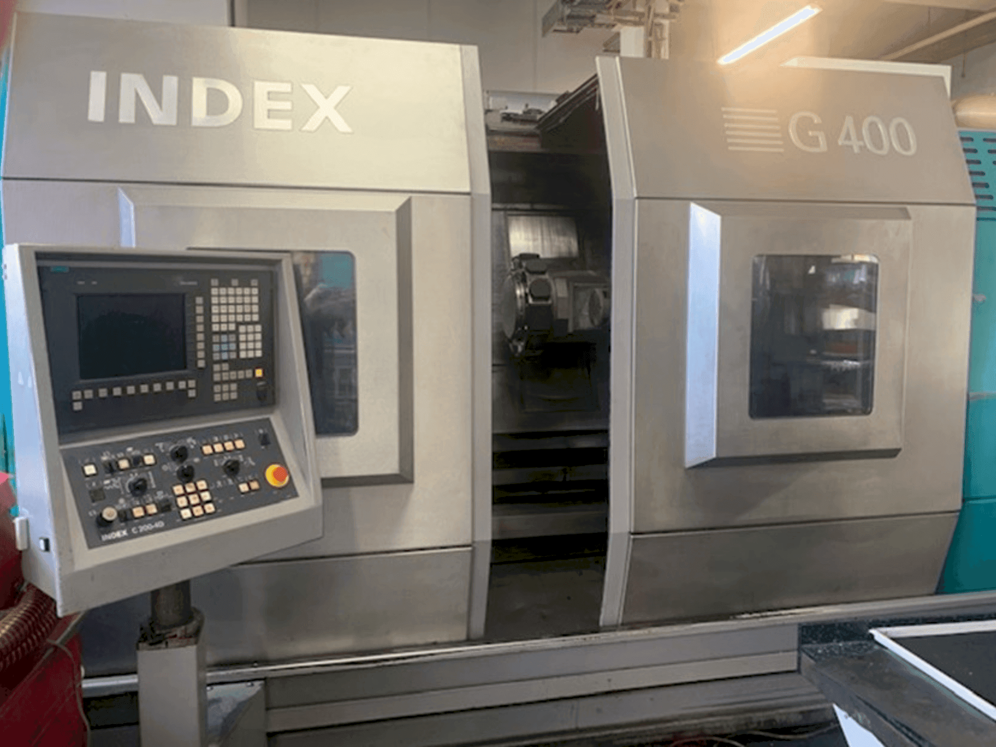 Prikaz  stroja Index G400  sprijeda