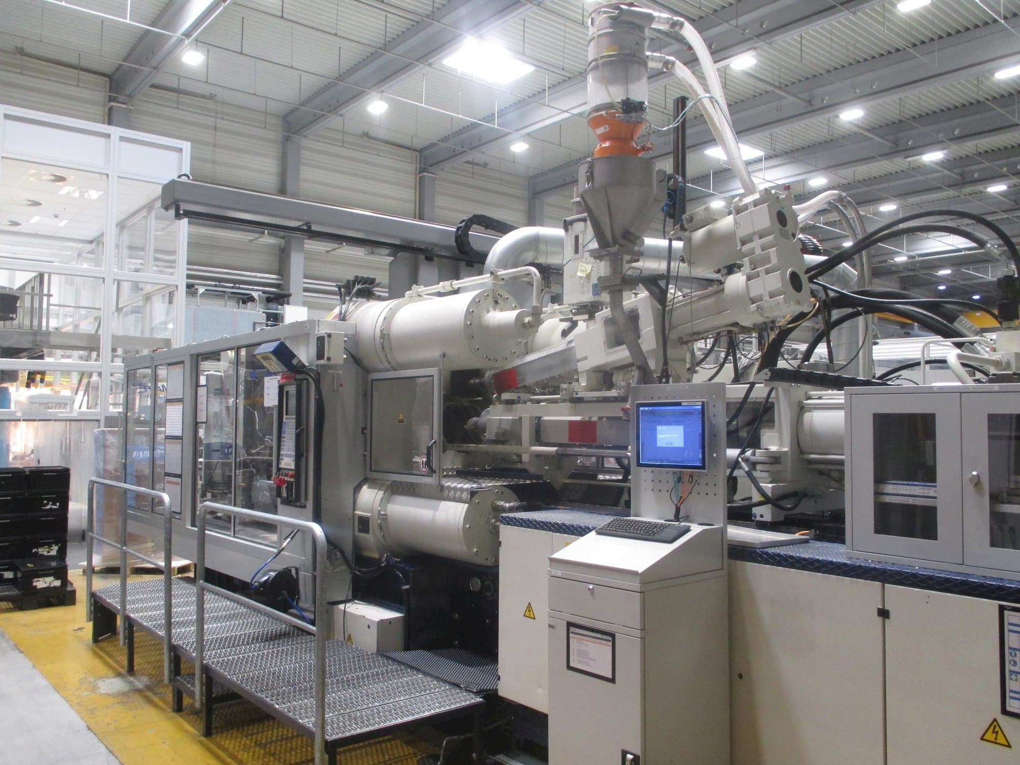 Prikaz  stroja Krauss Maffei 575-1900-520-C2  sprijeda