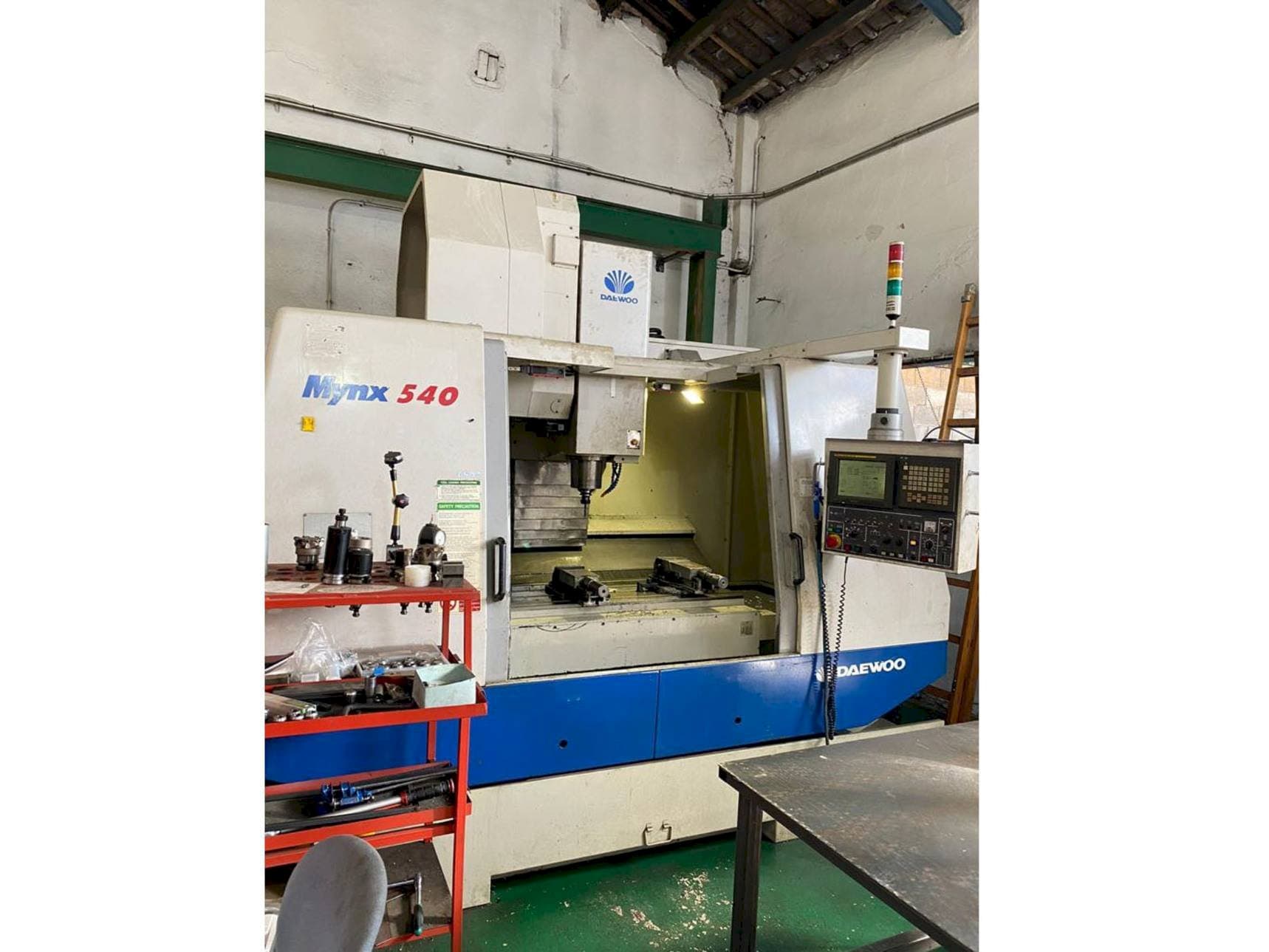 Prikaz  stroja DAEWOO Mynx 540  sprijeda