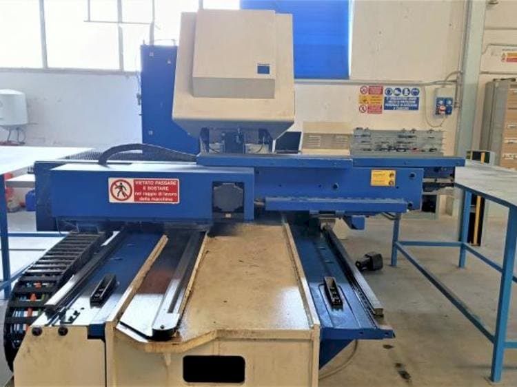 Prikaz  stroja Trumpf rumatic 2000R  sprijeda