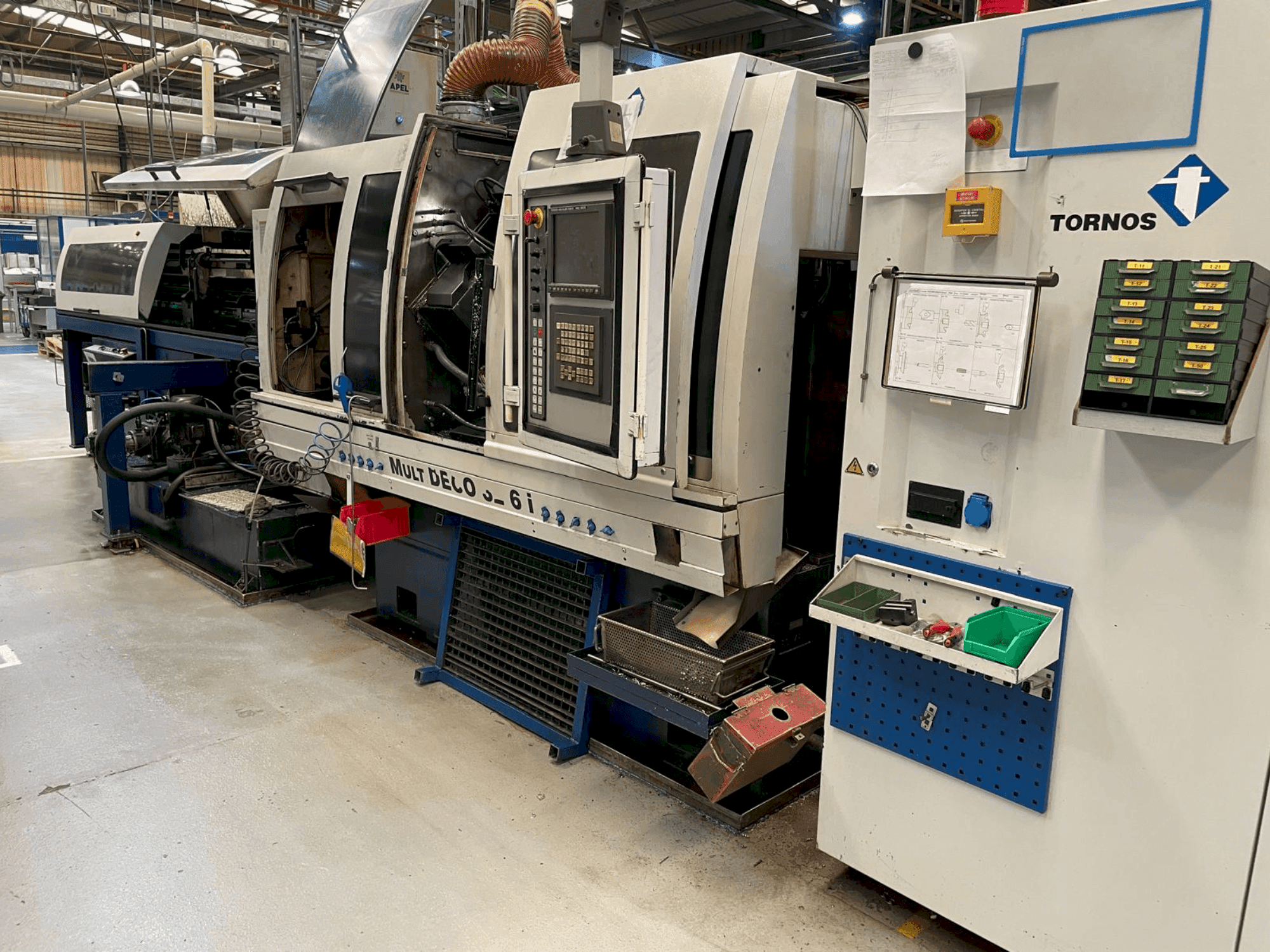 Prikaz  stroja TORNOS MultiDeco 32/6i  sprijeda