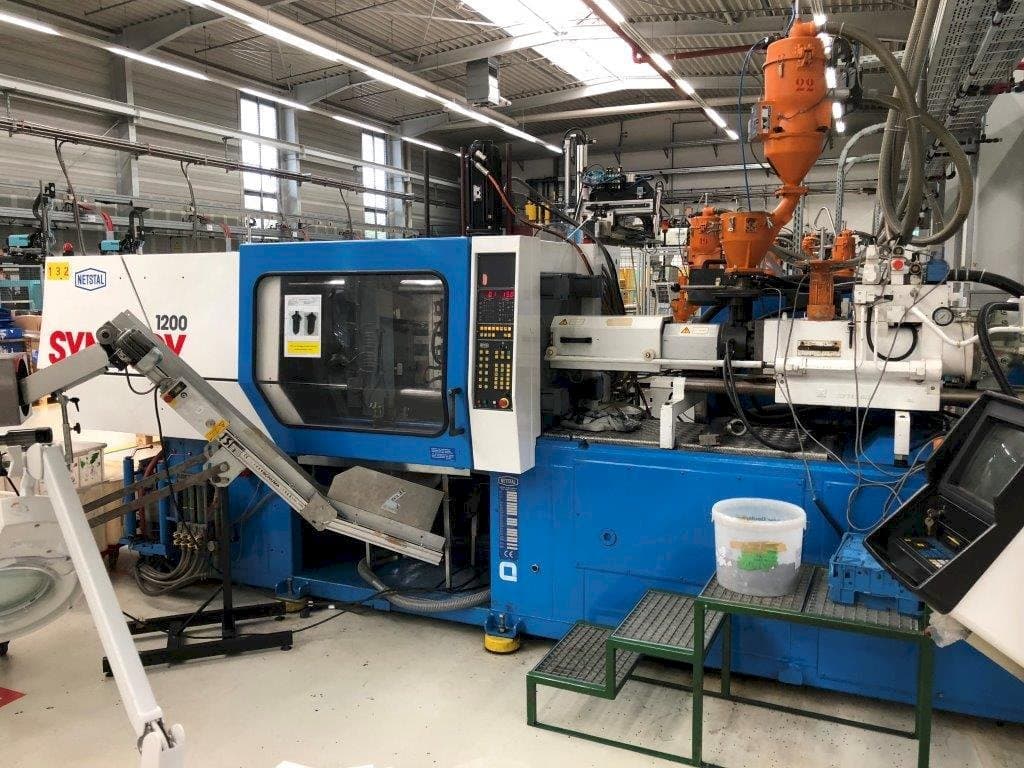 Prikaz  stroja Netstal Synergy S1200-230  sprijeda