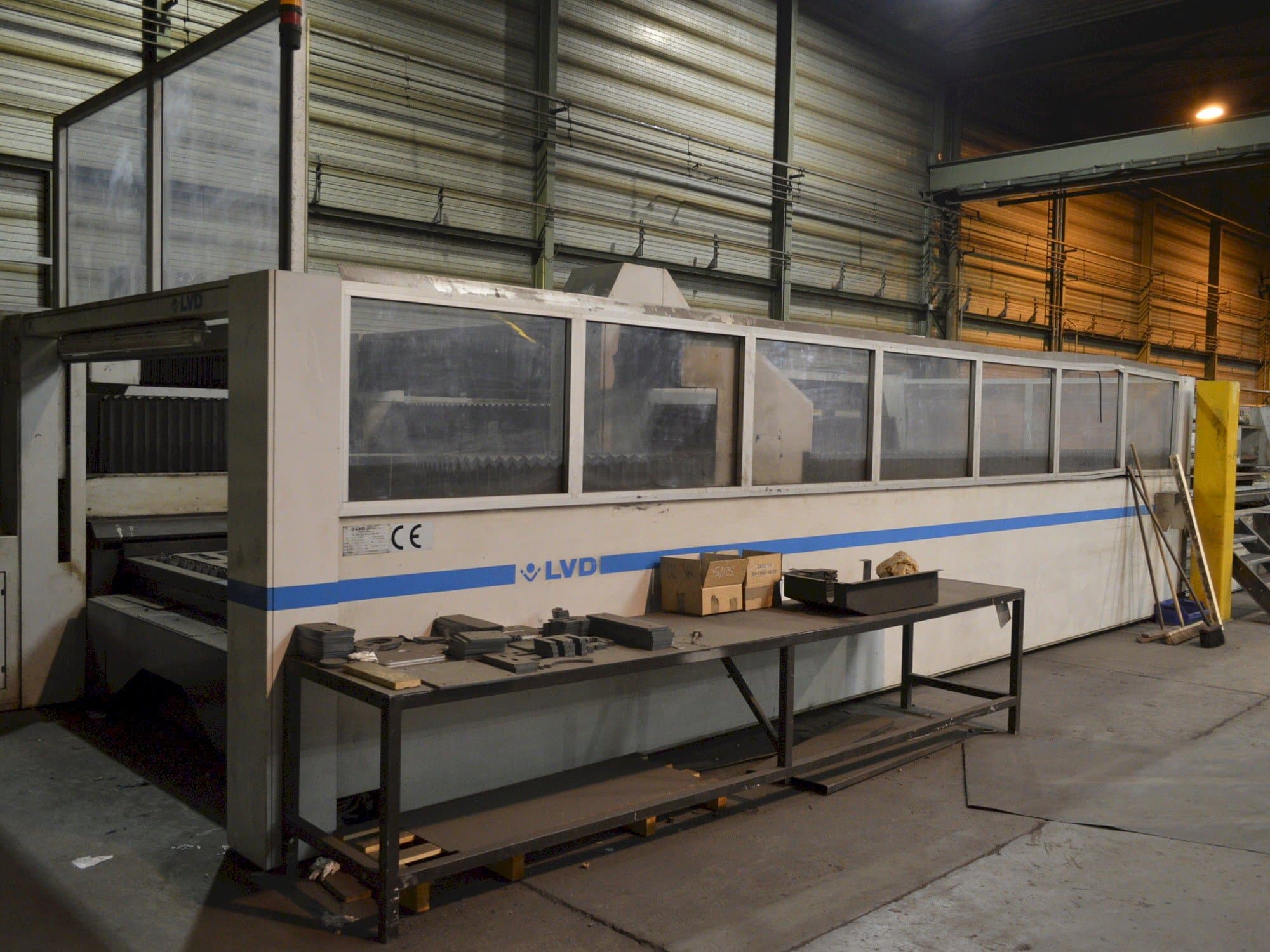 Prikaz  stroja LVD IMPULS 6020  sprijeda