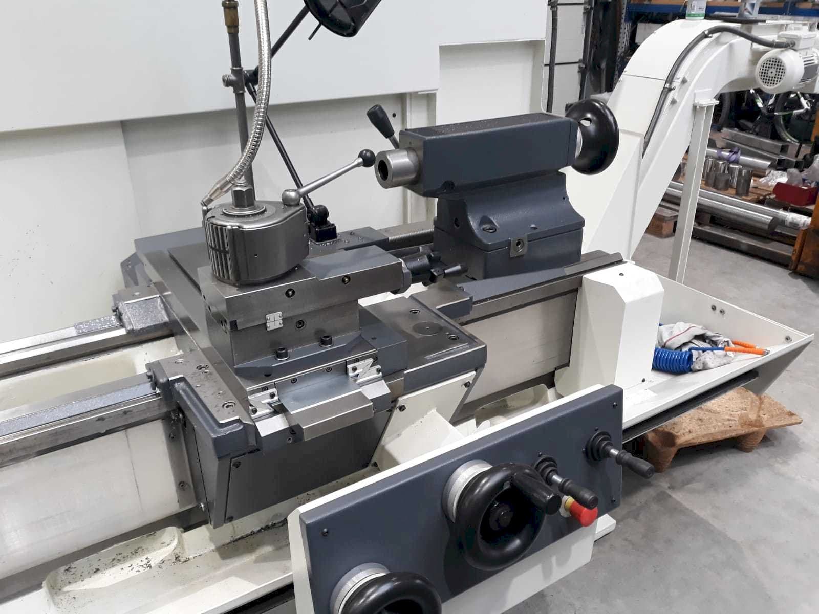 Prikaz  stroja BOEHRINGER DUS 560  sprijeda