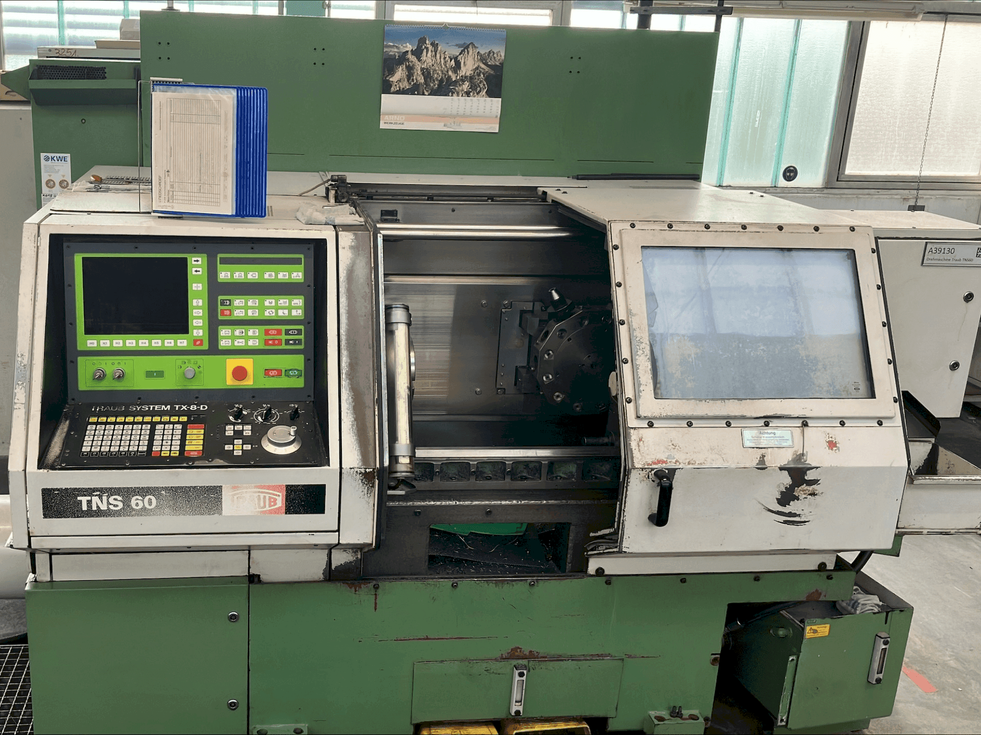 Prikaz  stroja TRAUB TNS 60  sprijeda