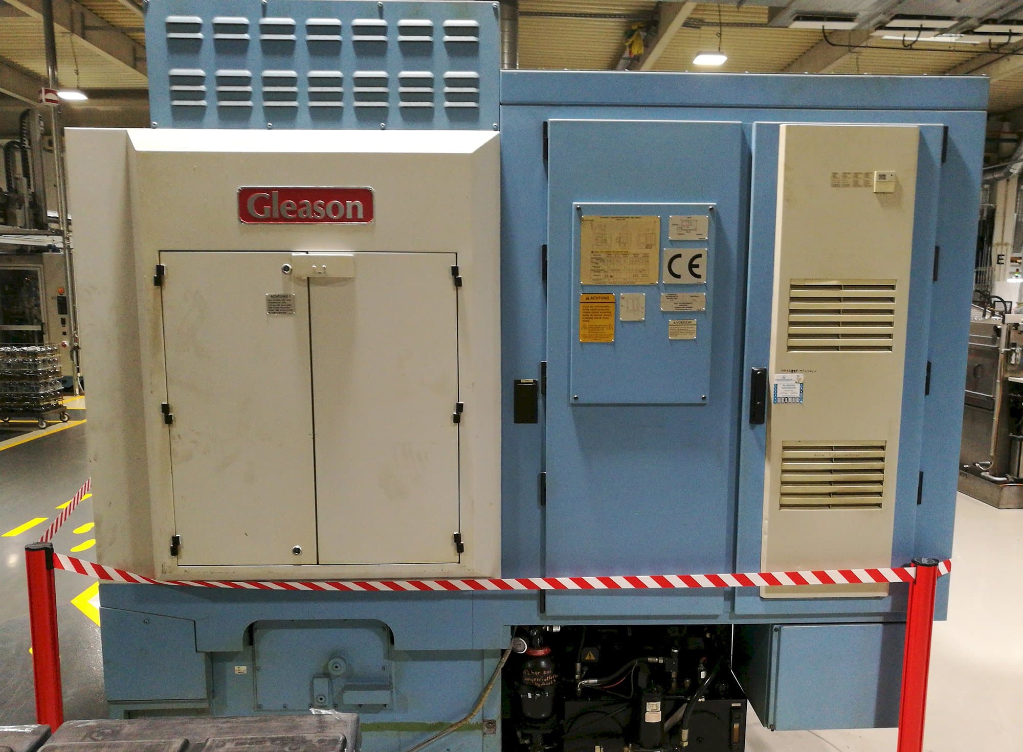 Prikaz  stroja Gleason Phoenix 500 HCT straga