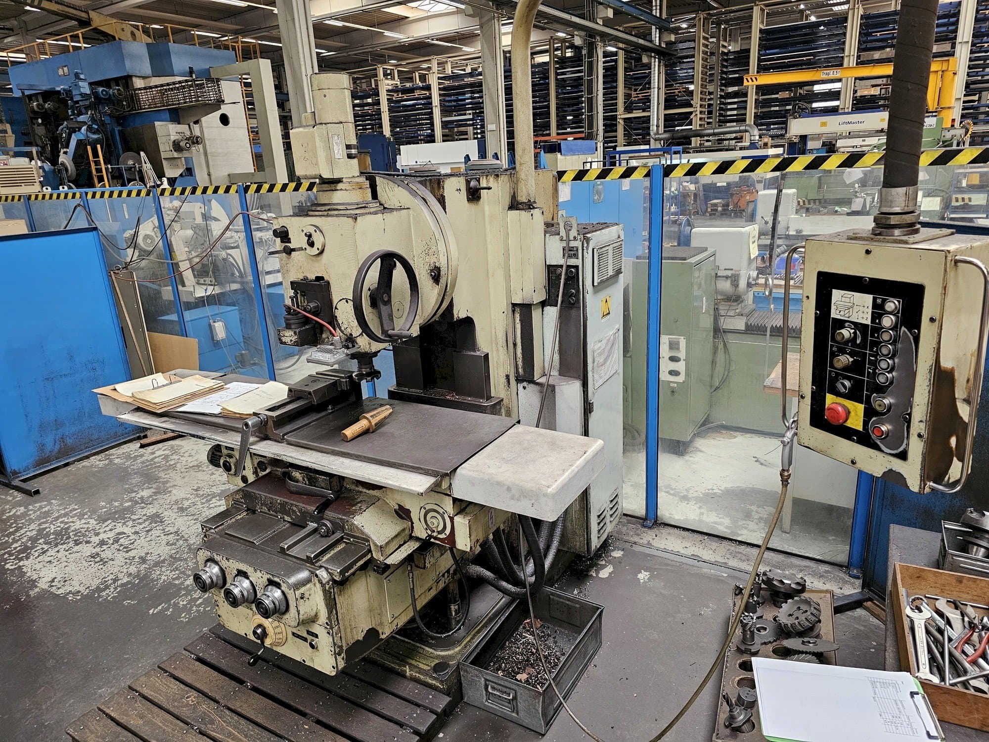 Prikaz  stroja VEB FSS 400/E  sprijeda