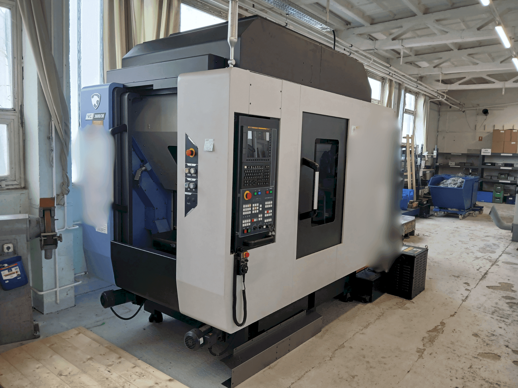 Prikaz  stroja DN SOLUTIONS VC 3600/30  sprijeda