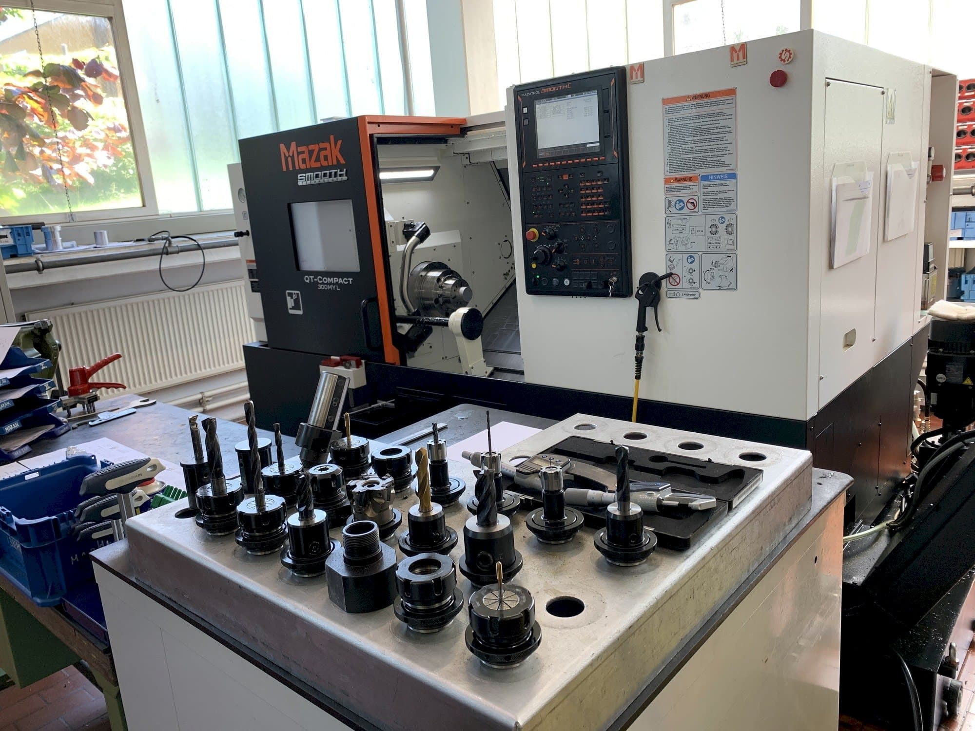 Prikaz  stroja Mazak QTC 300MY L500  sprijeda