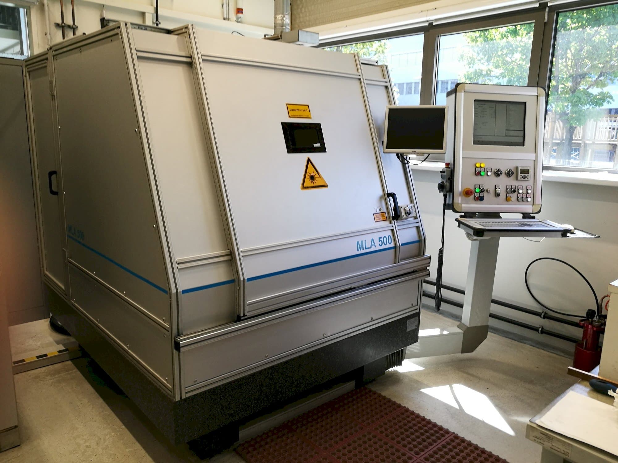 Prikaz  stroja LLT APPLIKATION MLA 500  sprijeda