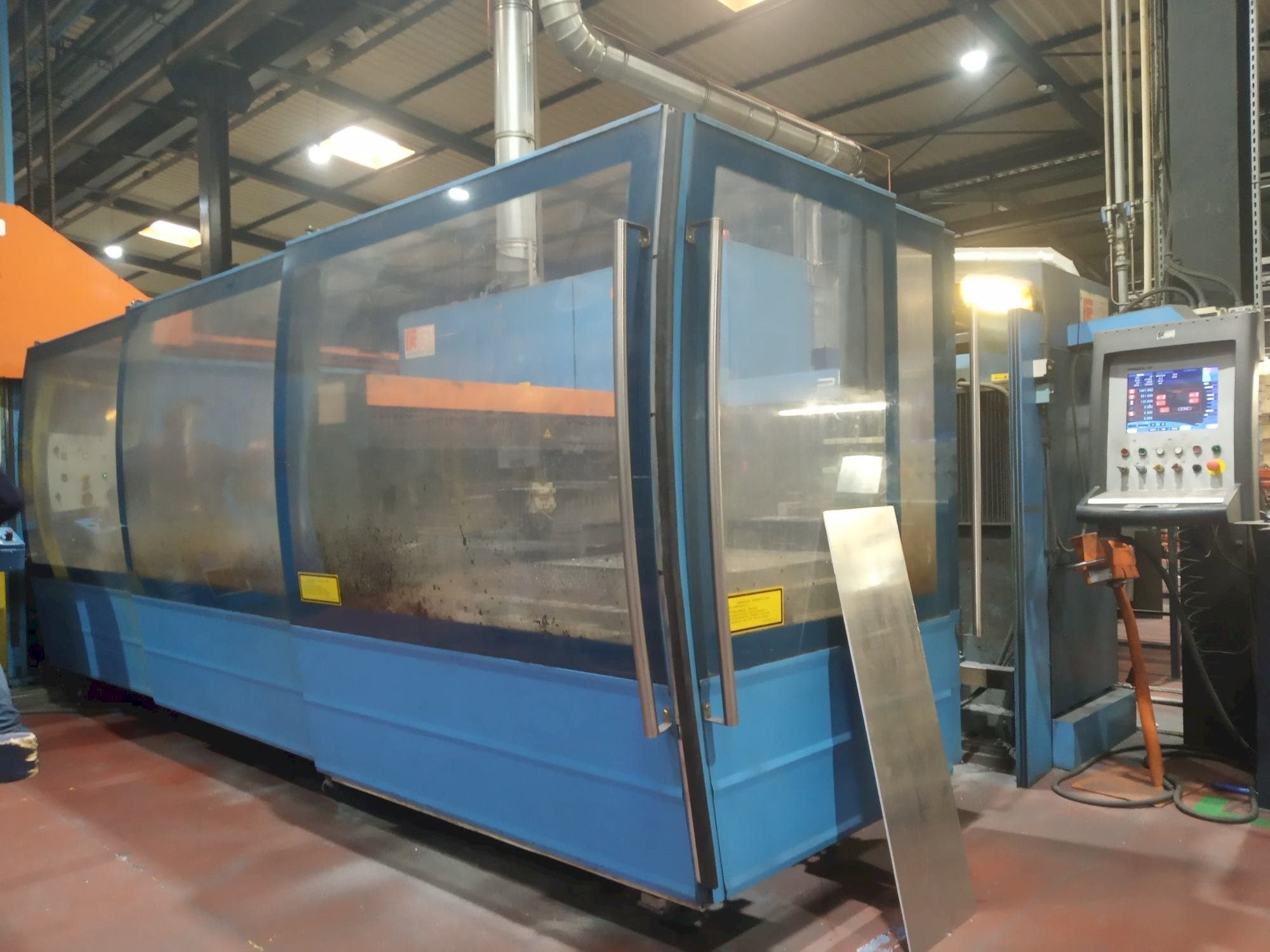 Prikaz stroja Prima Power Platino 1530  slijeva