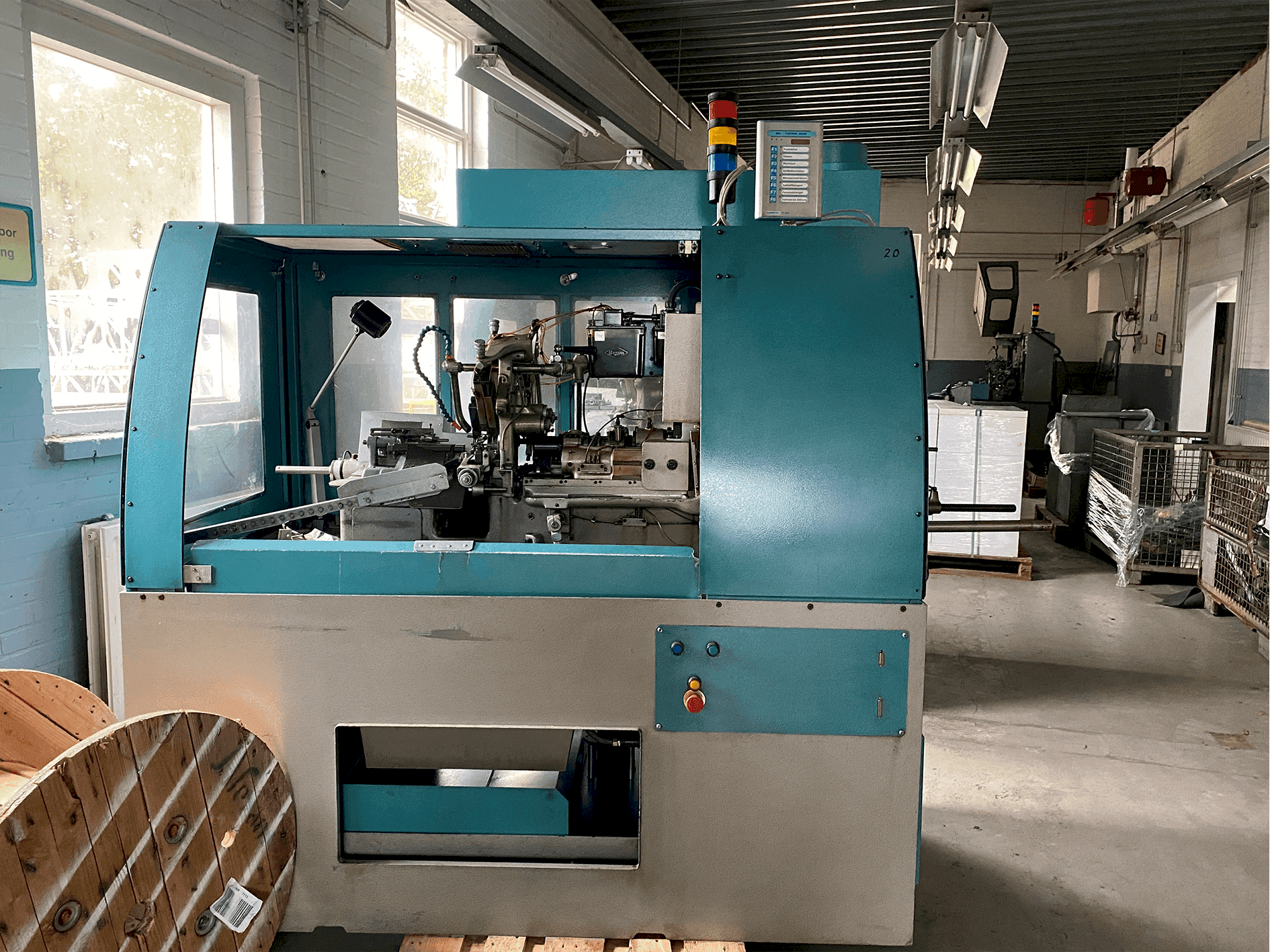 Prikaz  stroja Tornos-Bechler NAT-125 vario  sprijeda