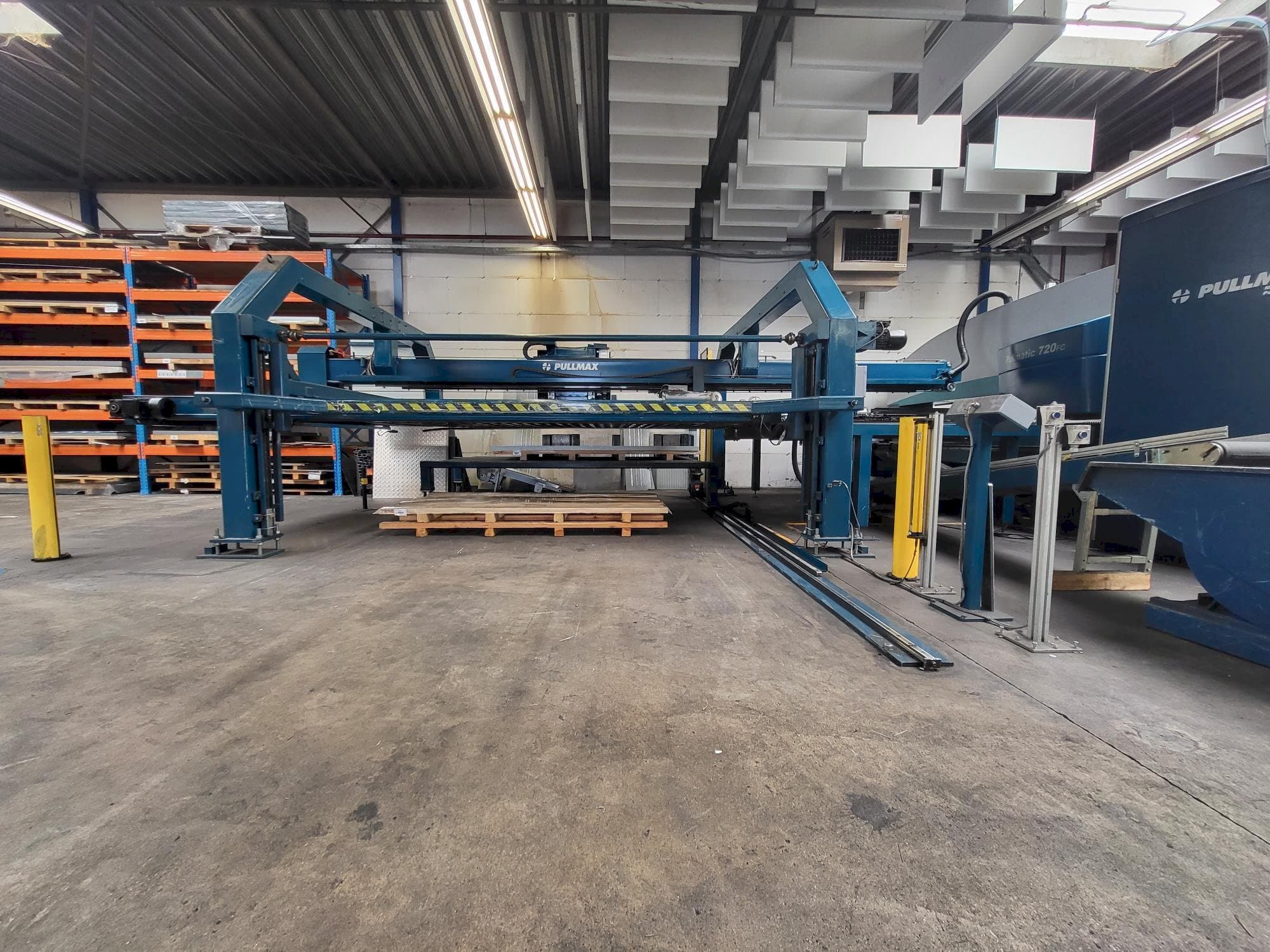 Prikaz  stroja Pullmax 720  sprijeda