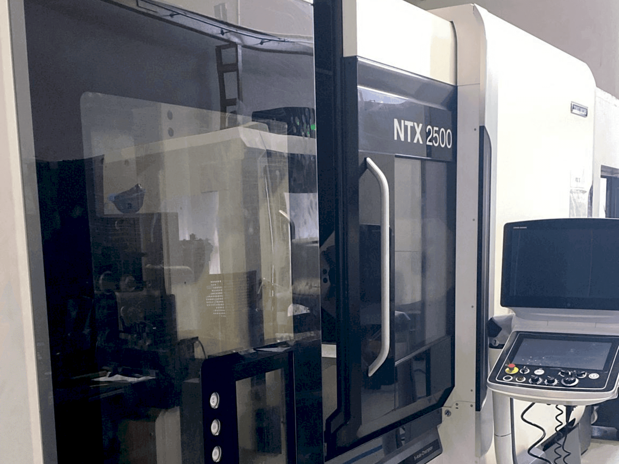Prikaz  stroja DMG MORI NTX2500 / 1500  sprijeda
